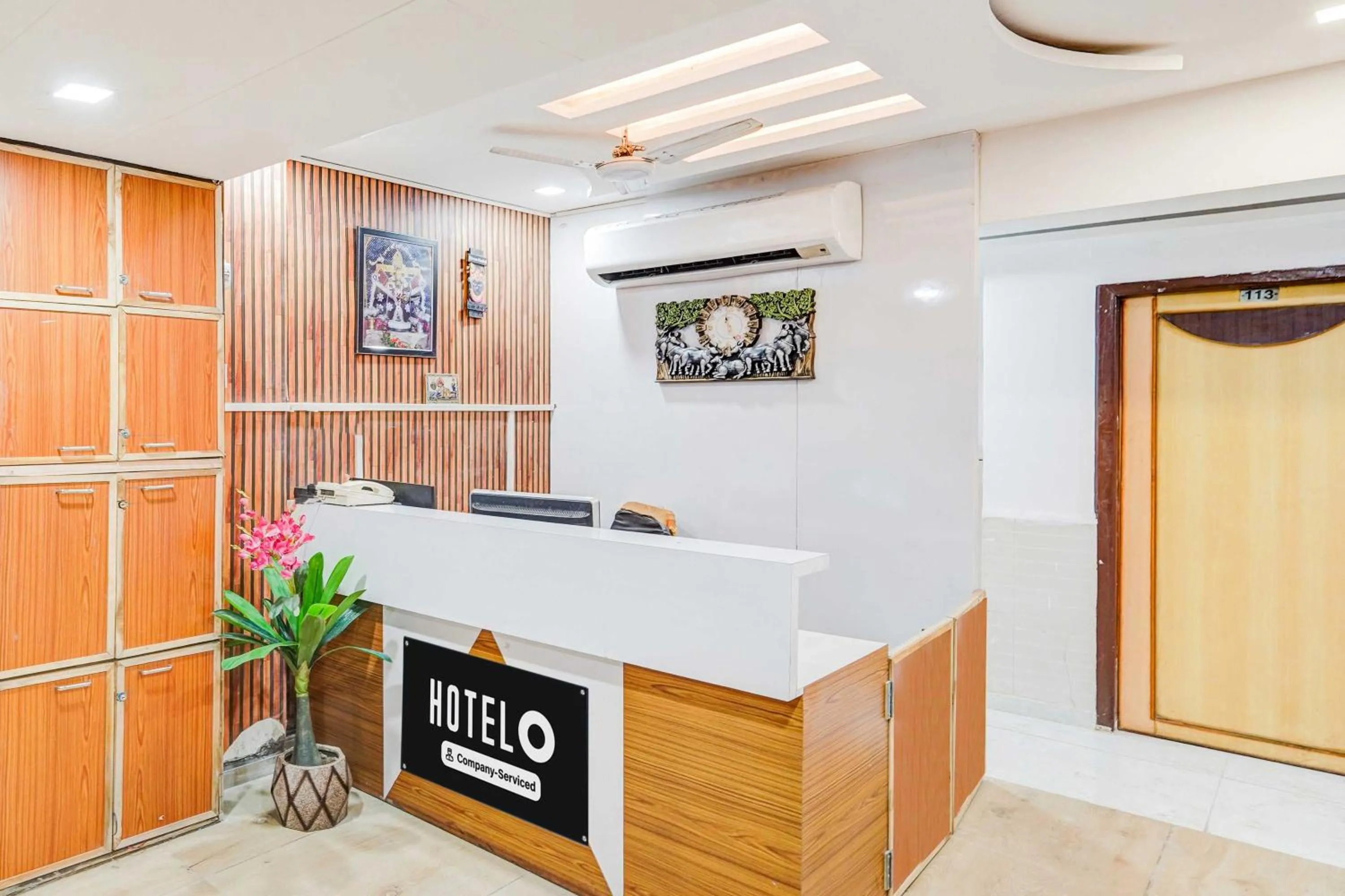 Lobby or reception in Hotel O Maninagar Railway Station