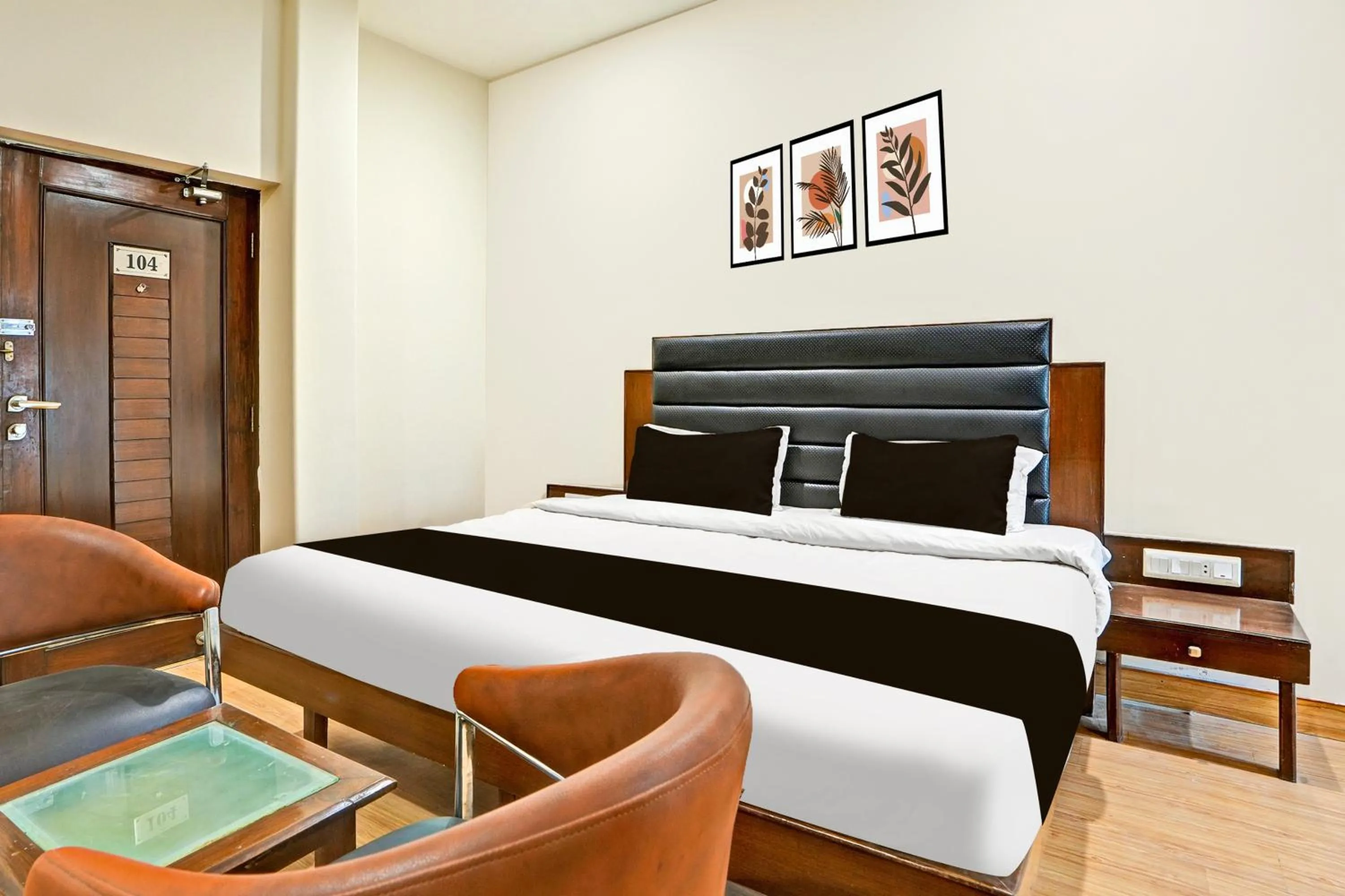 Bedroom, Bed in Hotel O Gurudwara Square