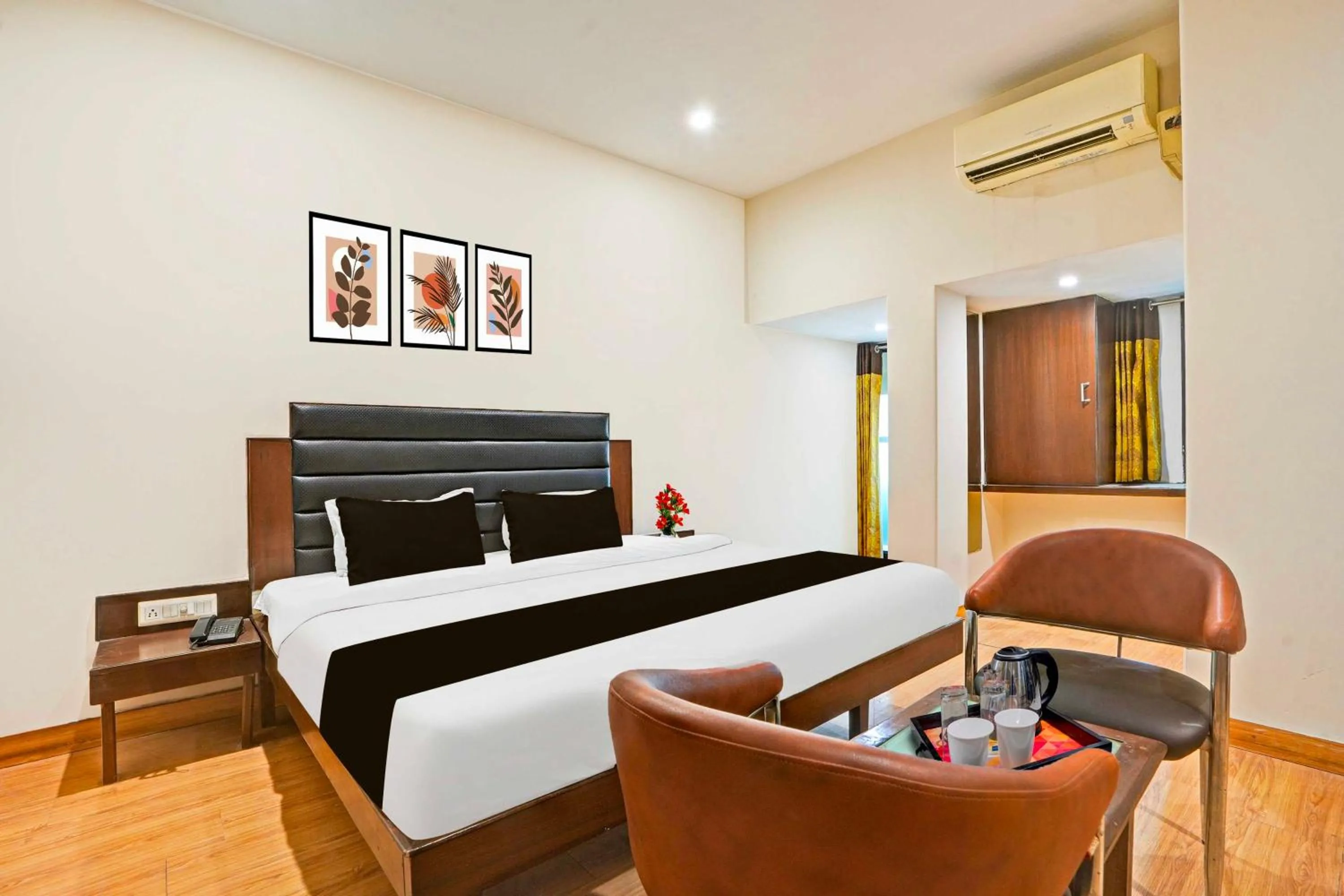 Bedroom, Bed in Hotel O Gurudwara Square