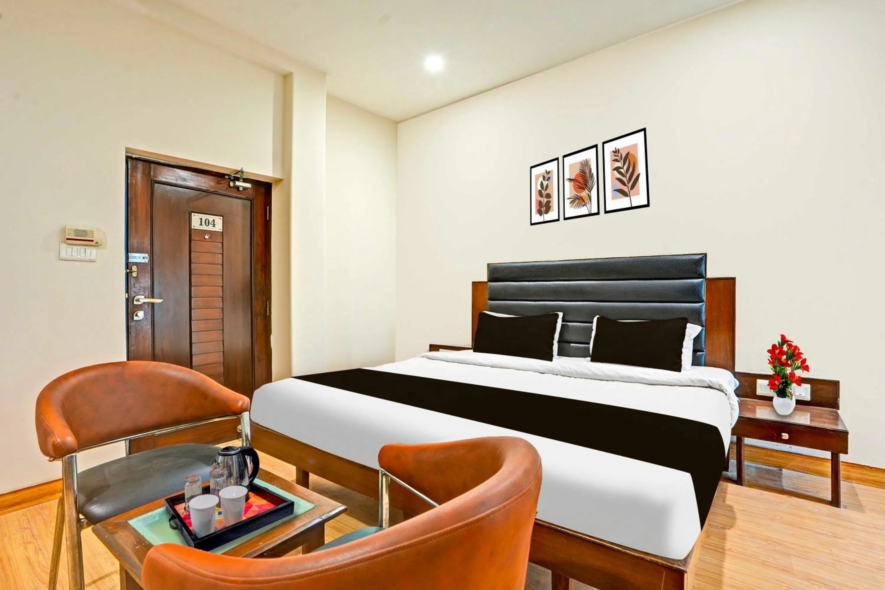 Bedroom, Bed in Hotel O Gurudwara Square
