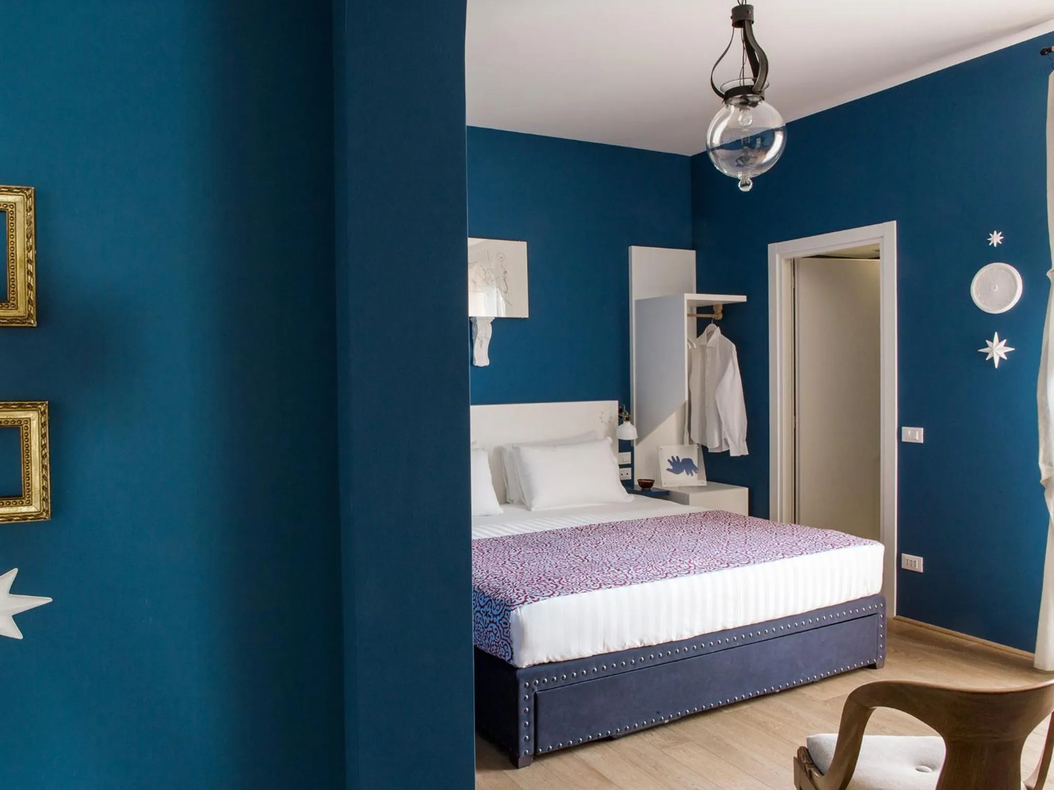 Photo of the whole room, Bed in Rarity Suites