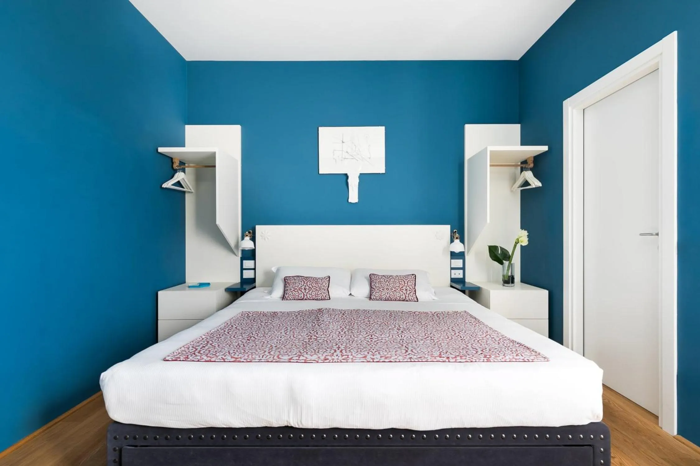 Photo of the whole room, Bed in Rarity Suites