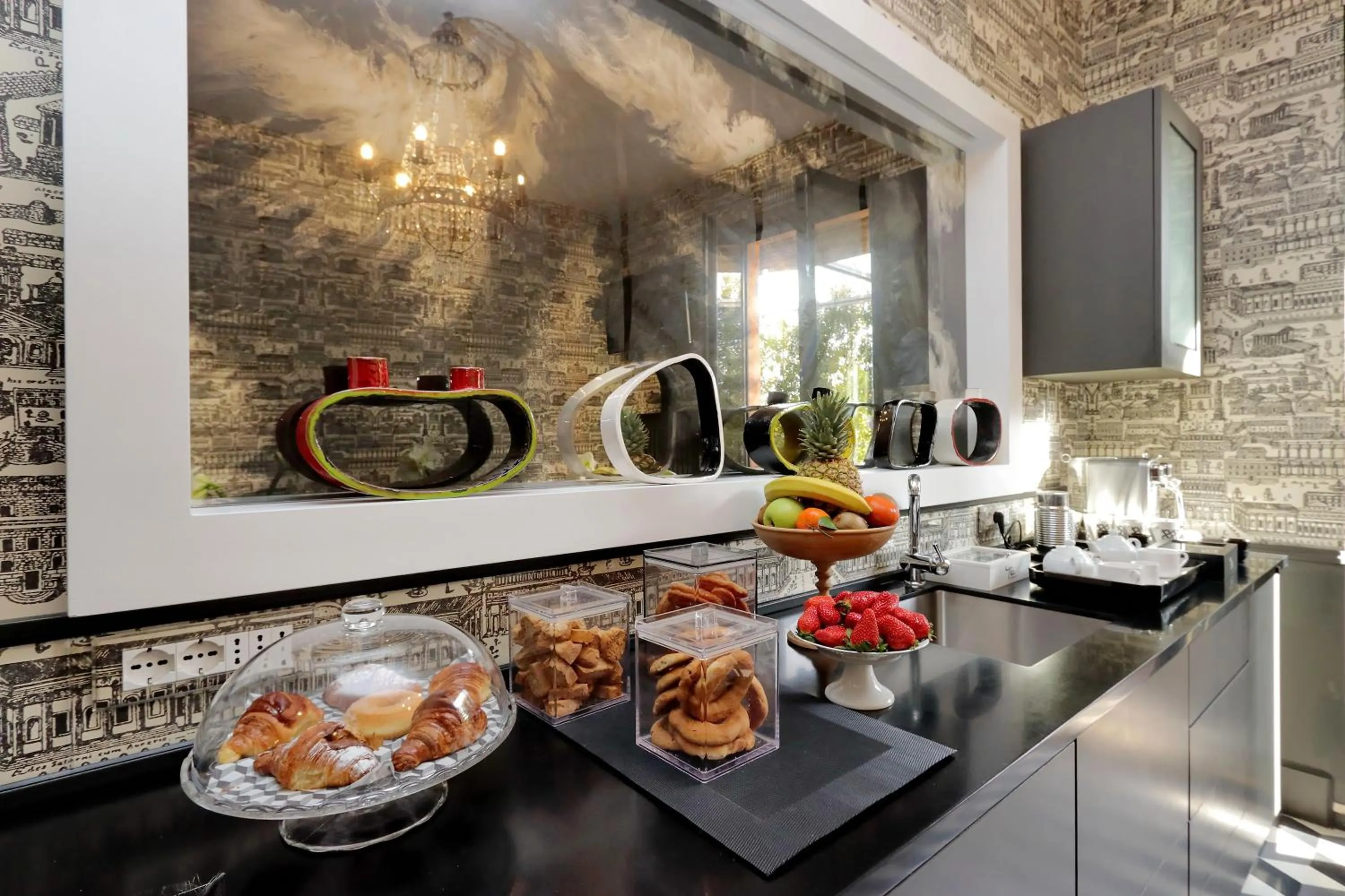 Restaurant/places to eat in Rarity Suites