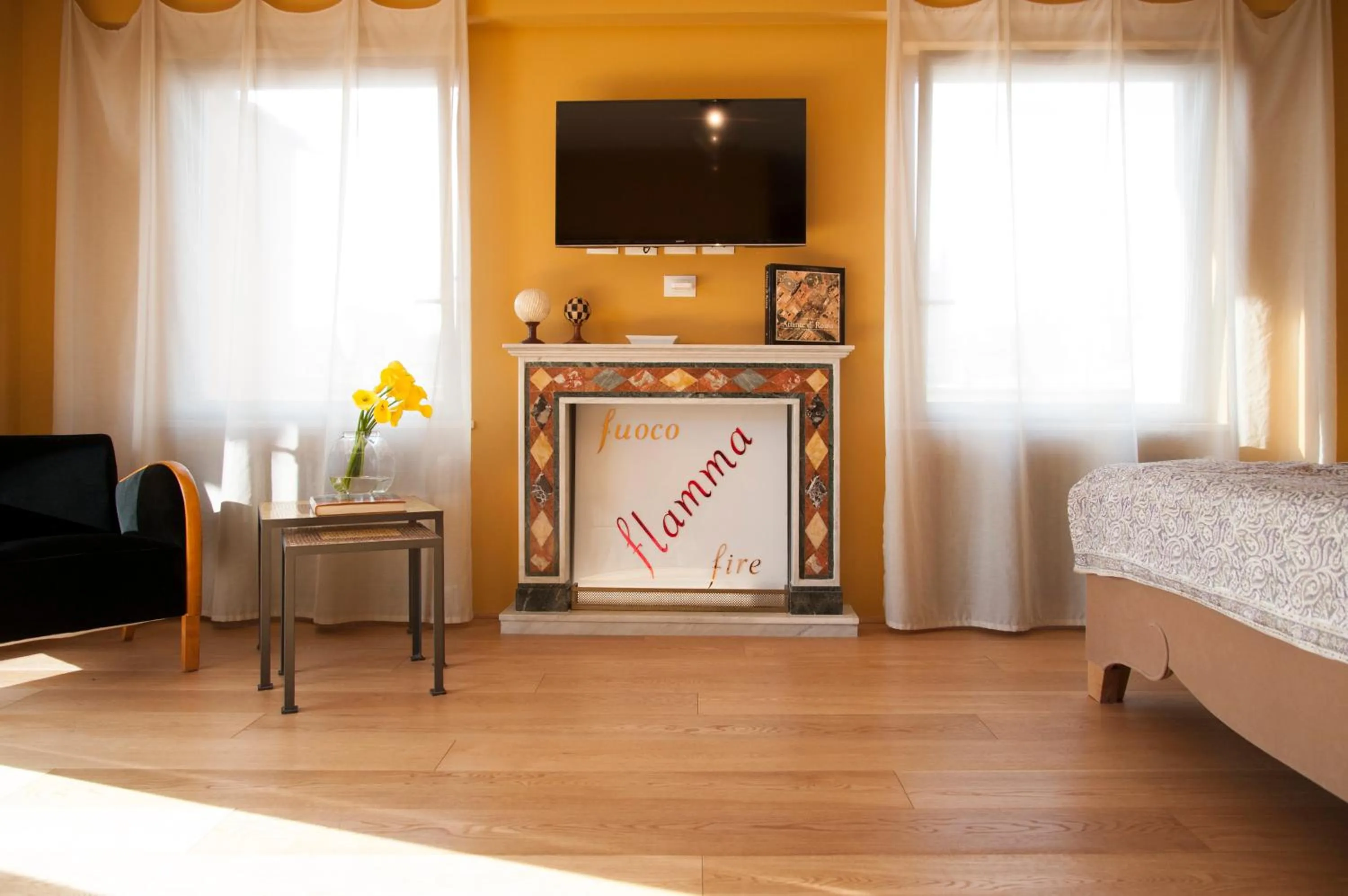 Living room, Bed in Rarity Suites