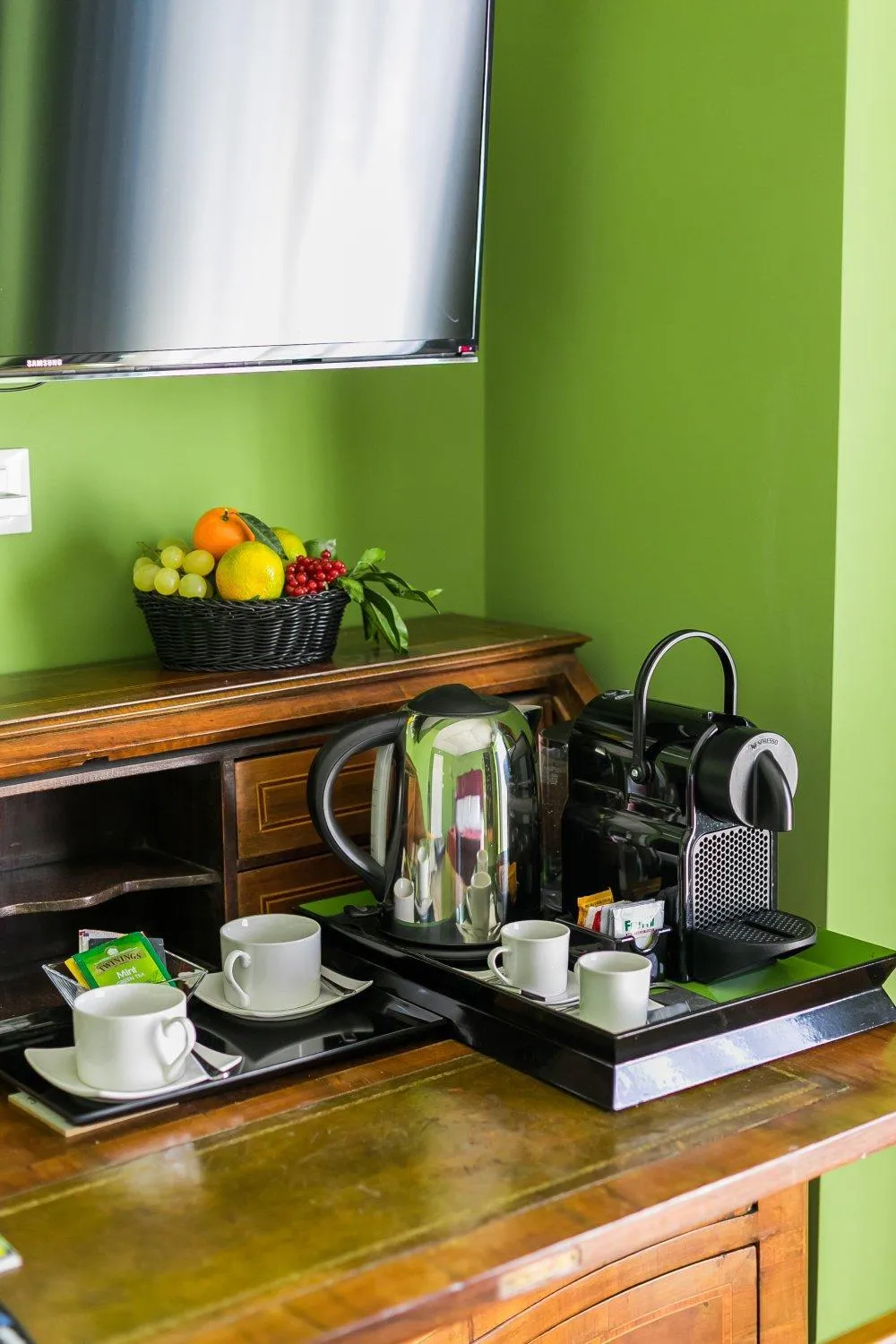 Coffee/tea facilities in Rarity Suites