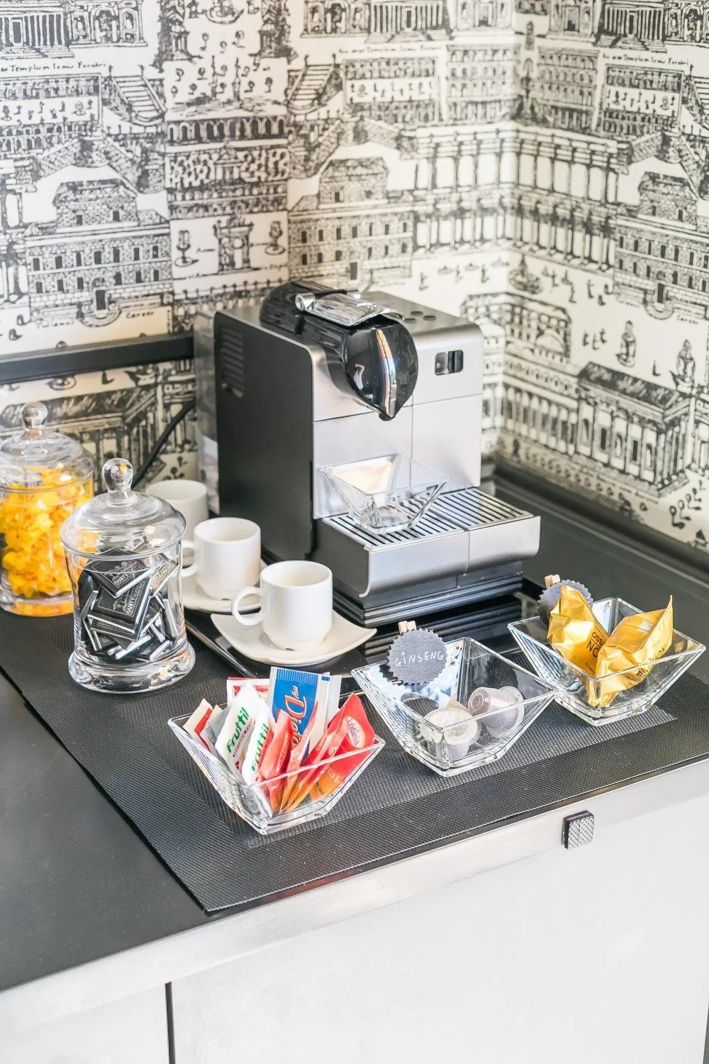 Communal lounge/ TV room in Rarity Suites