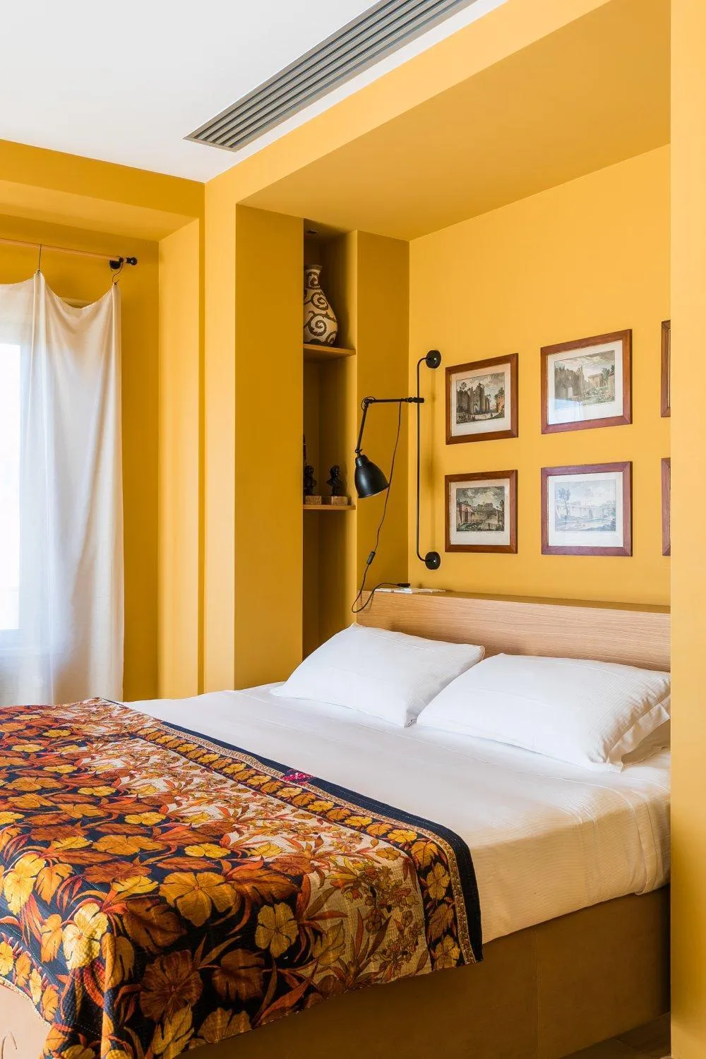 Photo of the whole room, Bed in Rarity Suites