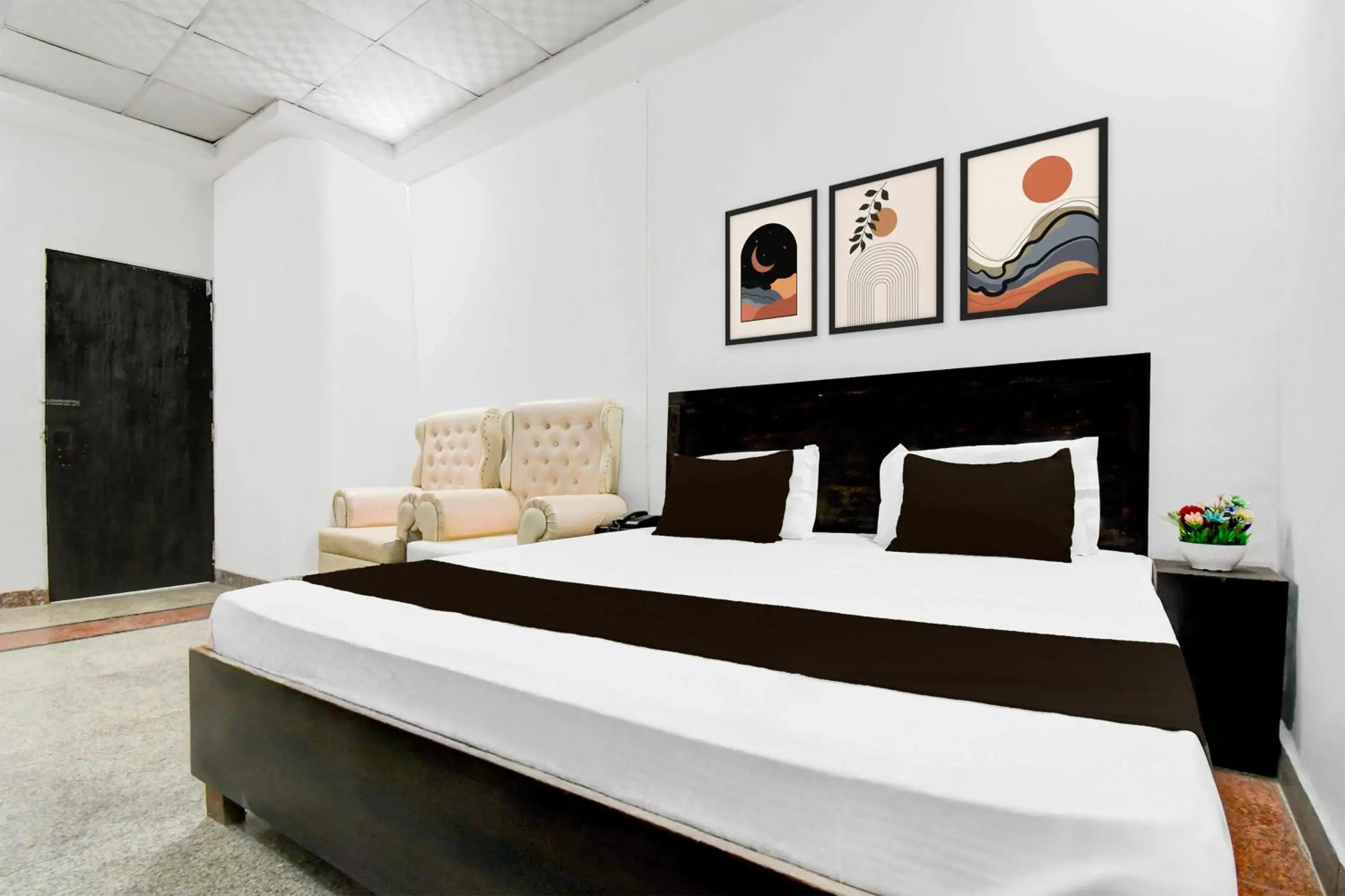 Classic Triple Room - single occupancy in Hotel O Vrindavan Yojna Lucknow Classic Triple Room - single occupancy in Hotel O Vrindavan Yojna Lucknow