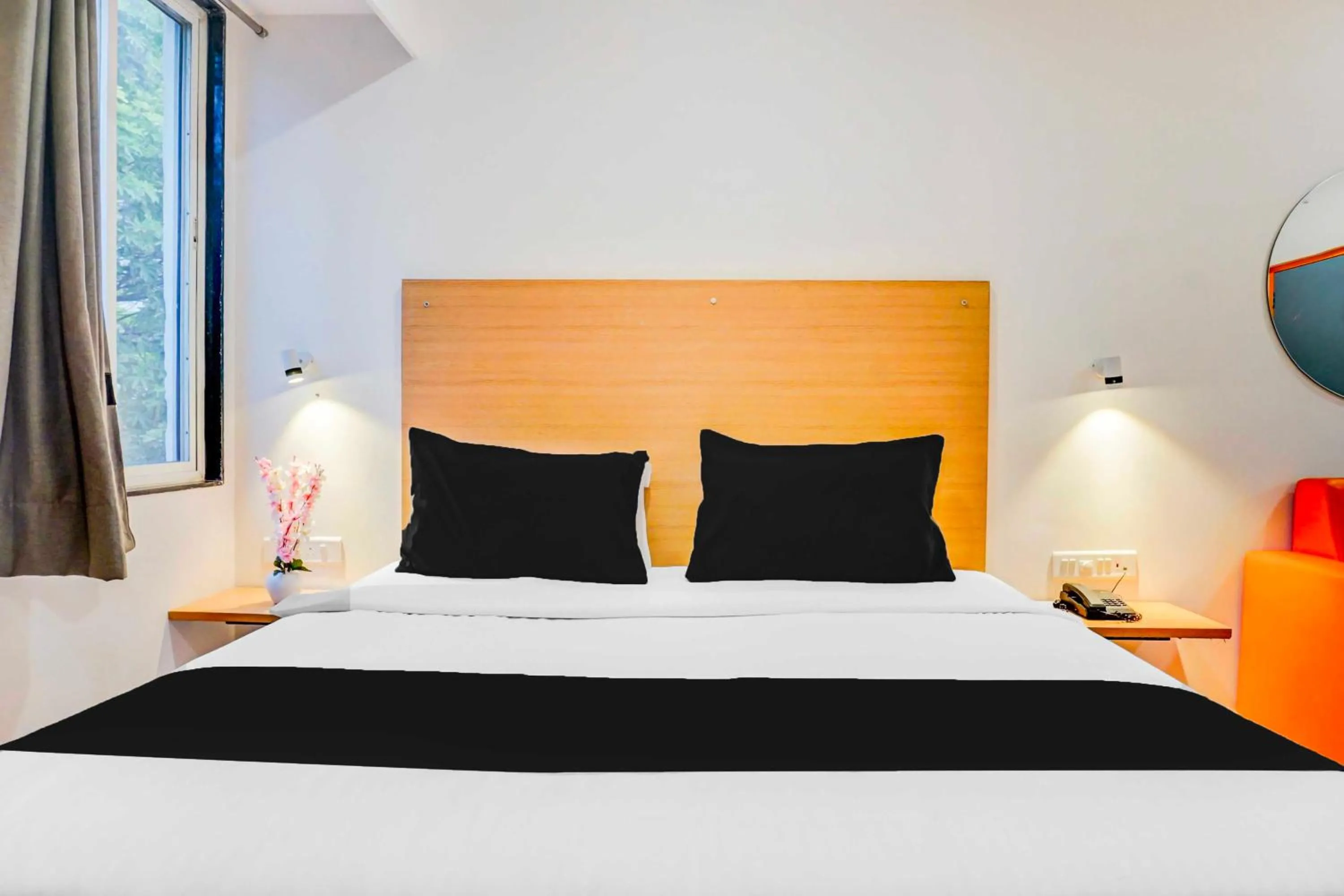 Bedroom, Bed in Townhouse Oak Hadapsar Sahyadri Hospital