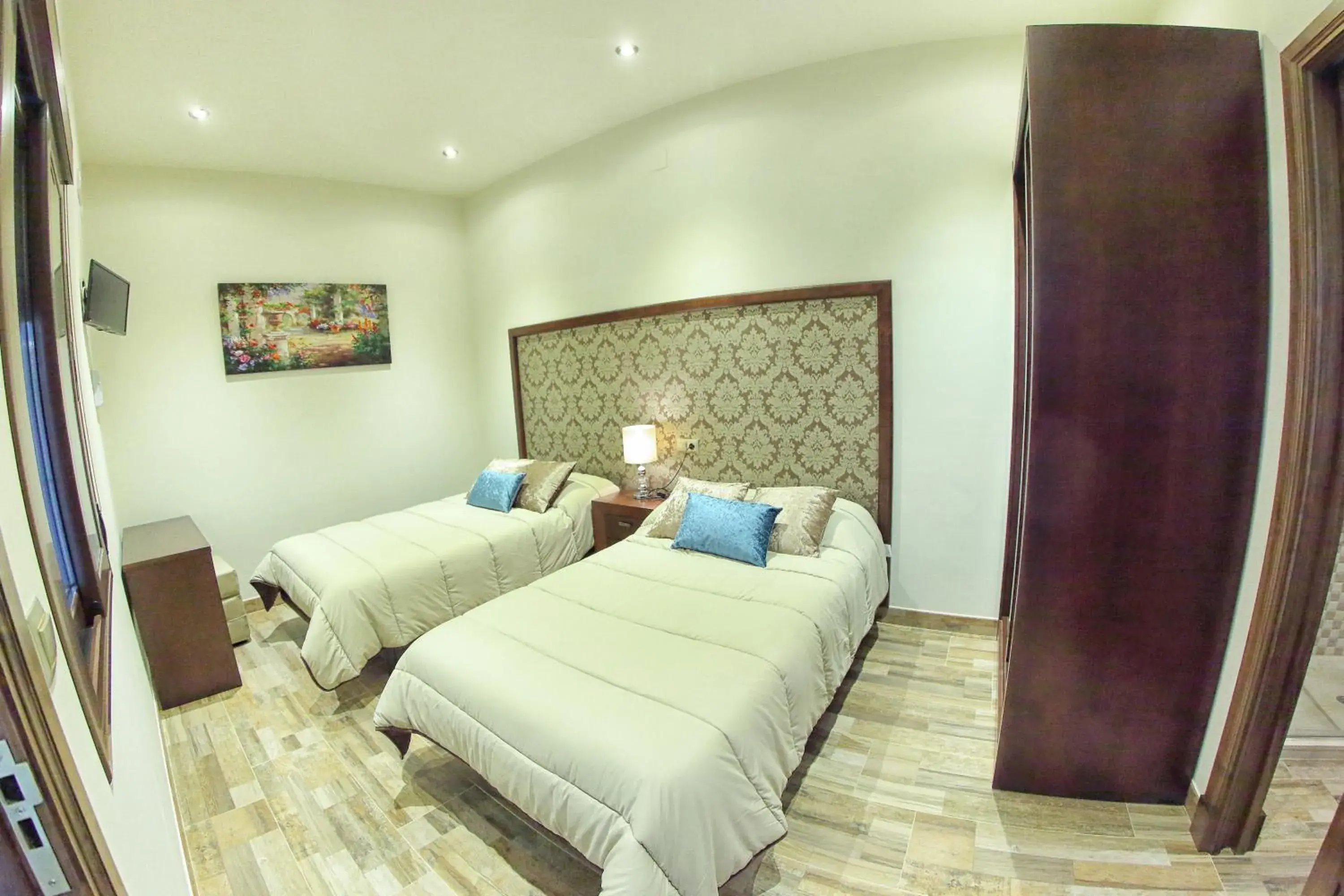Twin Room - single occupancy in Hostal Garlu Twin Room - single occupancy in Hostal Garlu