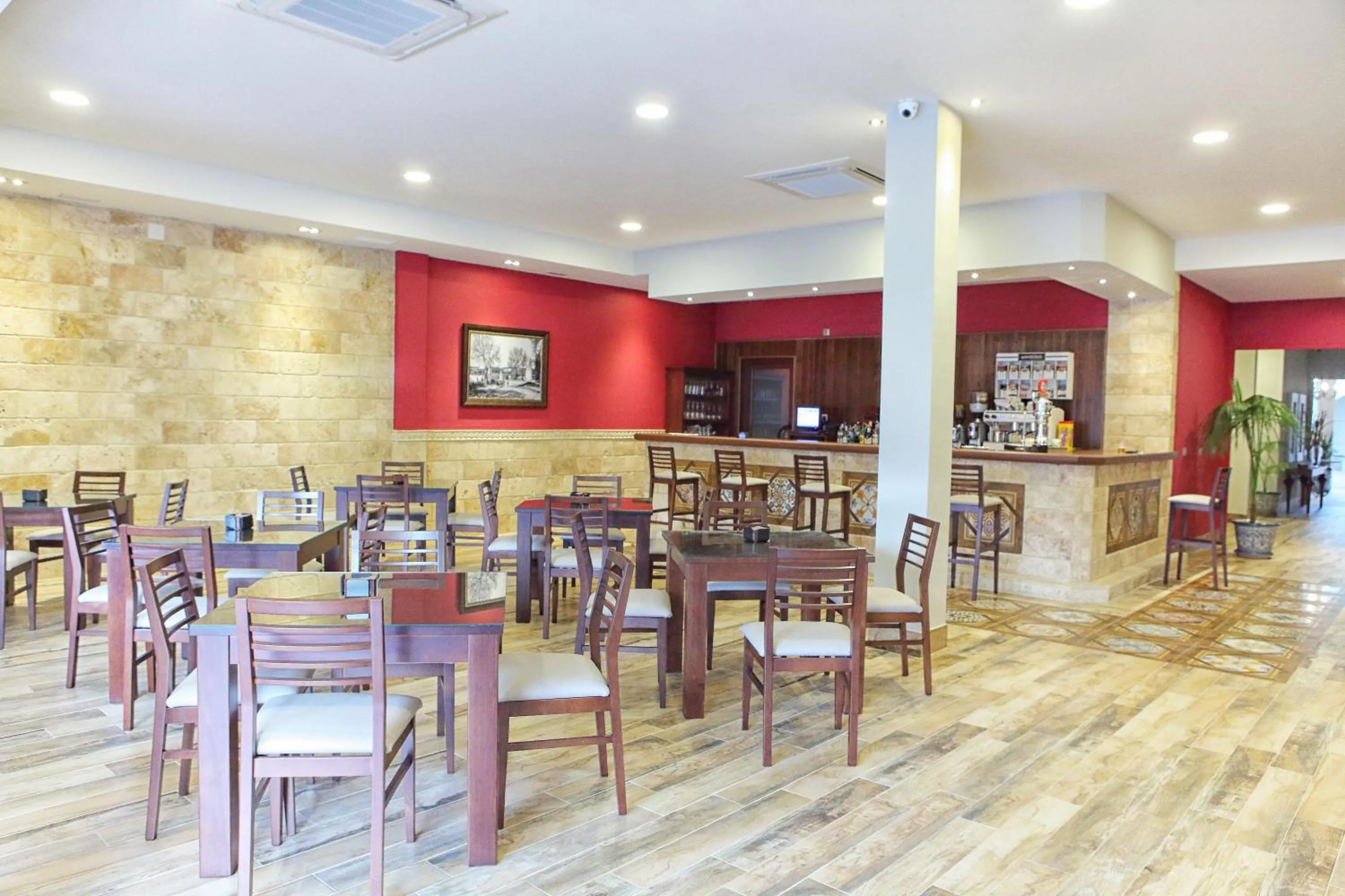 Restaurant/places to eat in Hostal Garlu