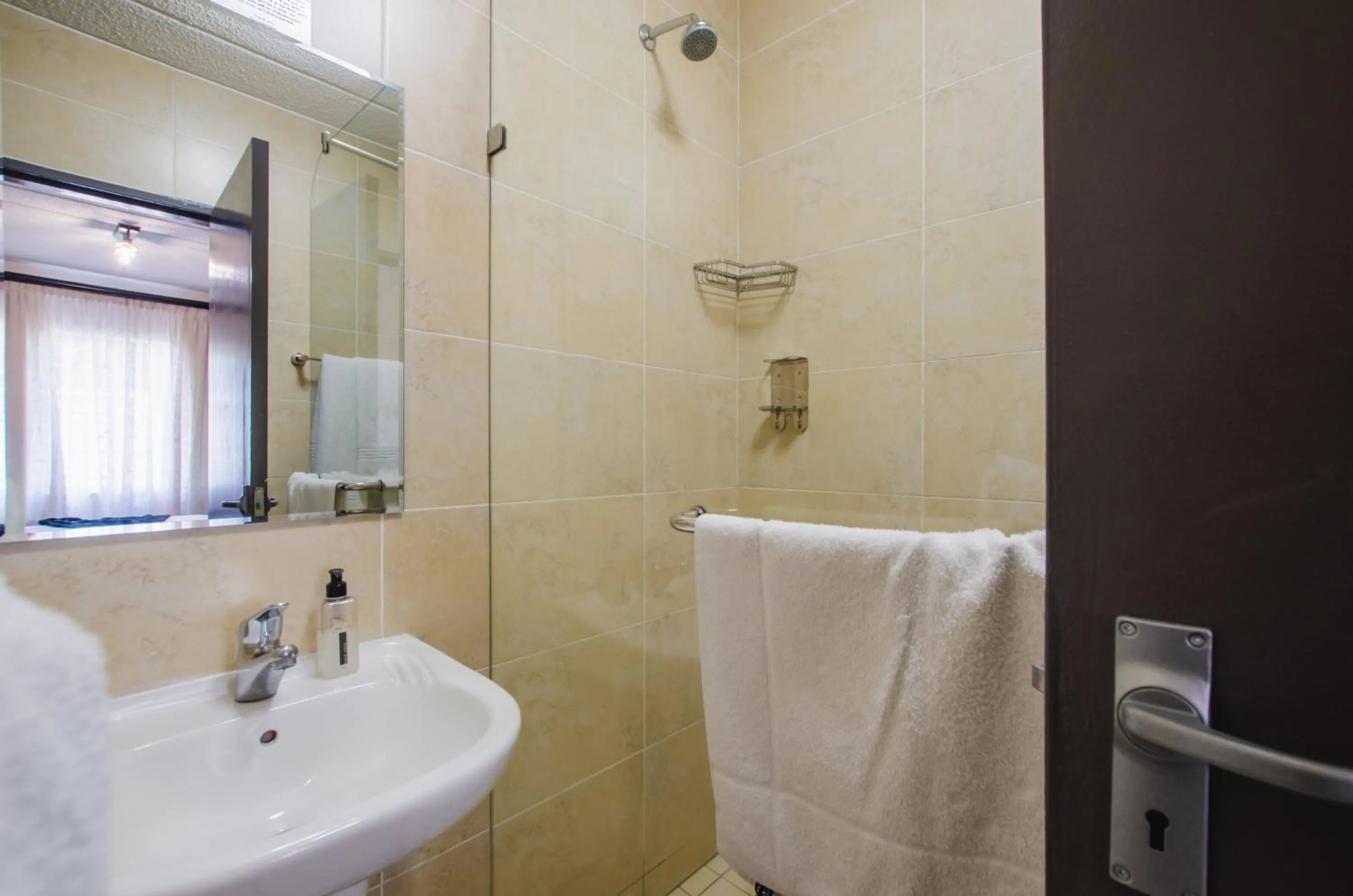Shower in Melrose Corner Self-Catering Hotel Apartments