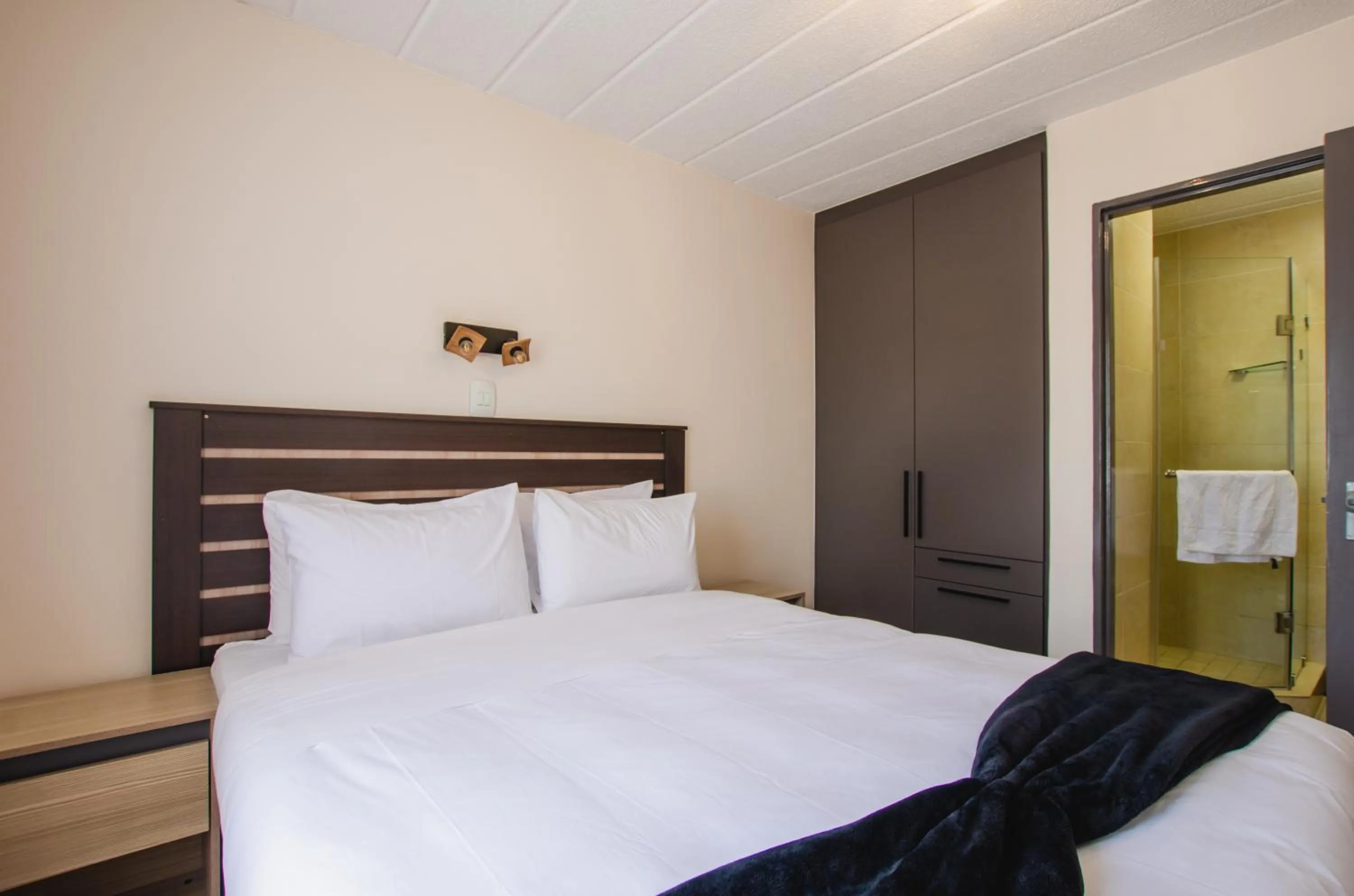 Bed in Melrose Corner Self-Catering Hotel Apartments