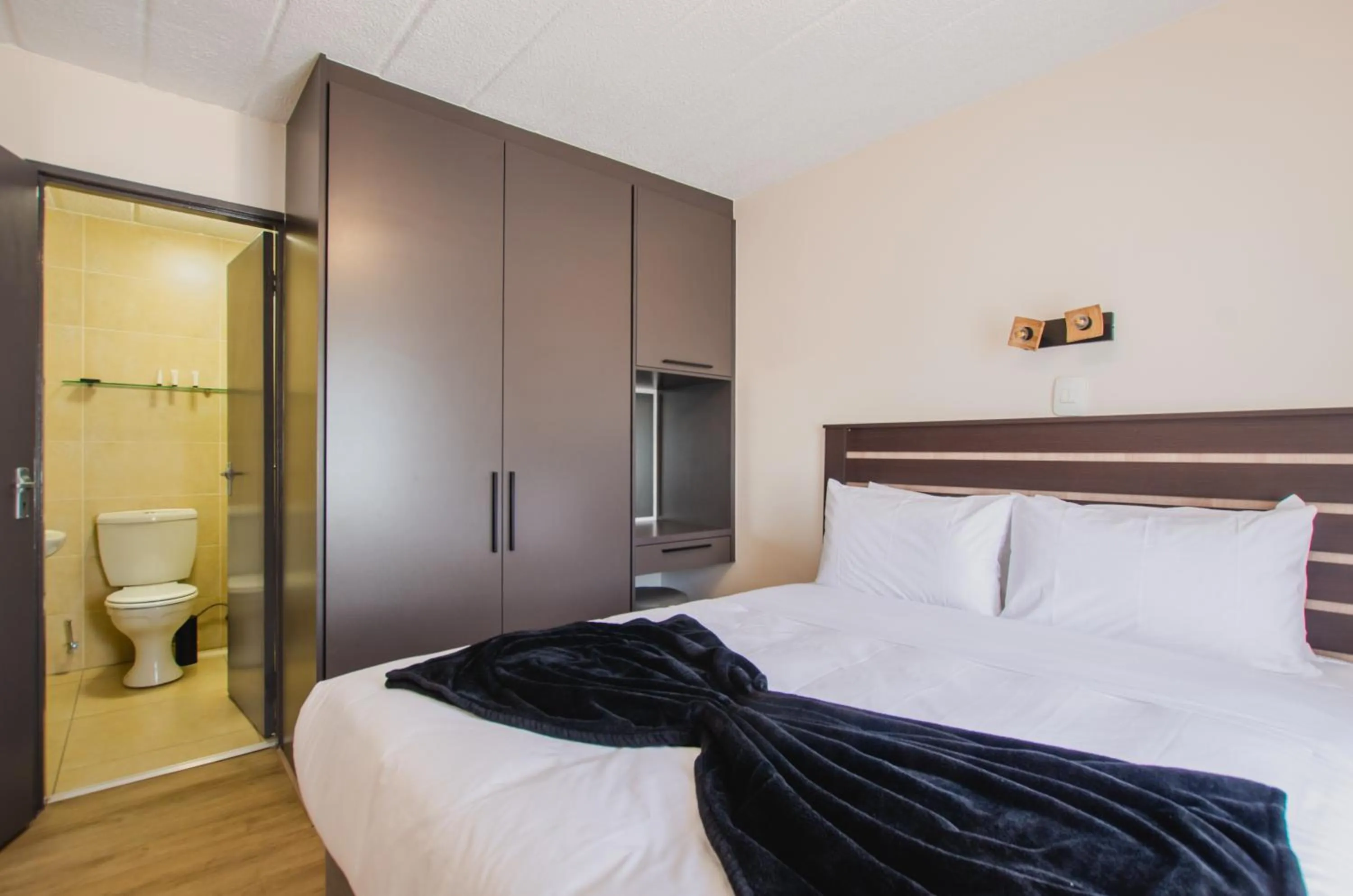 Bed in Melrose Corner Self-Catering Hotel Apartments