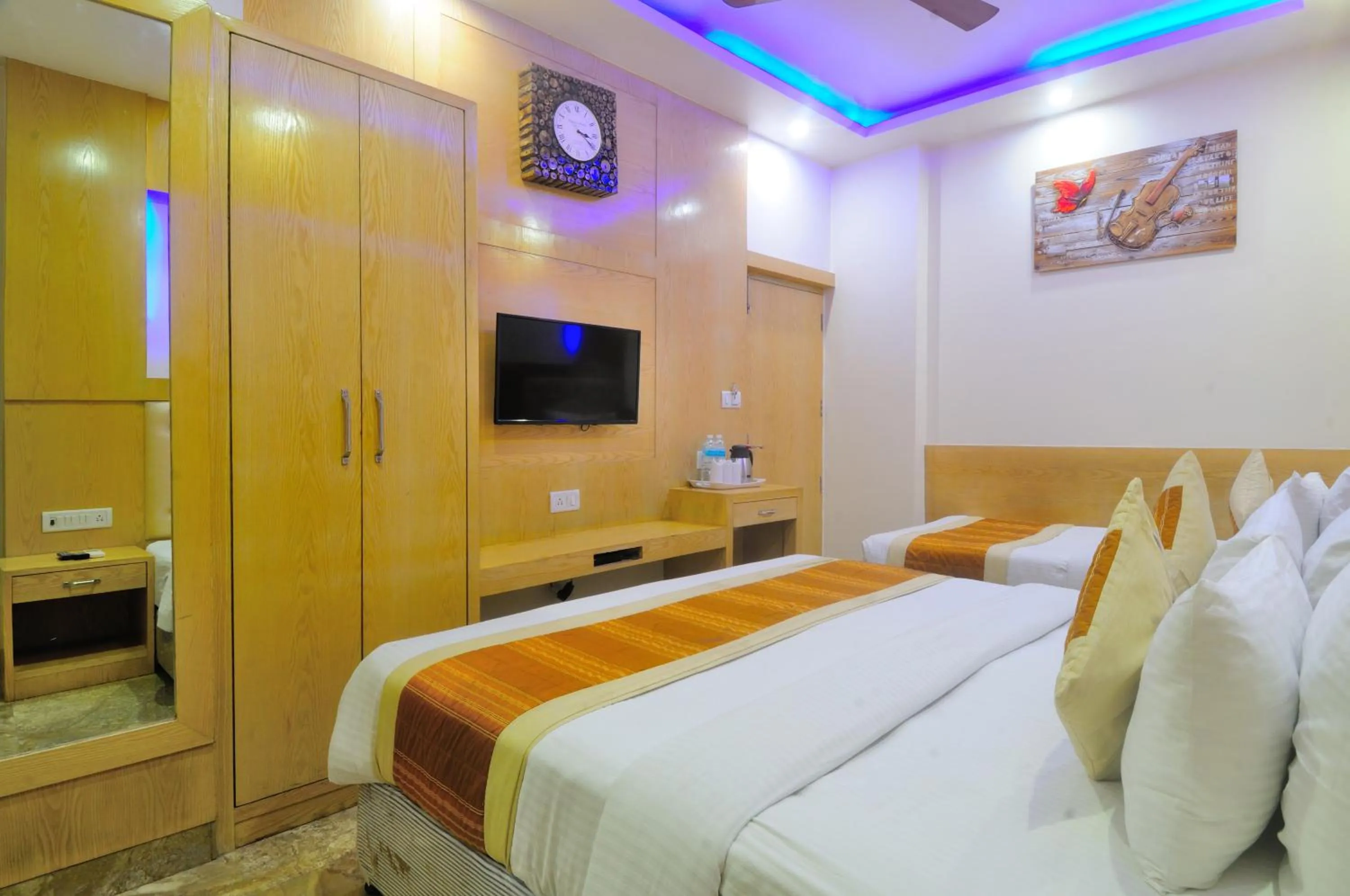 TV and multimedia, Bed in Hotel Prince Palace Deluxe - New Delhi