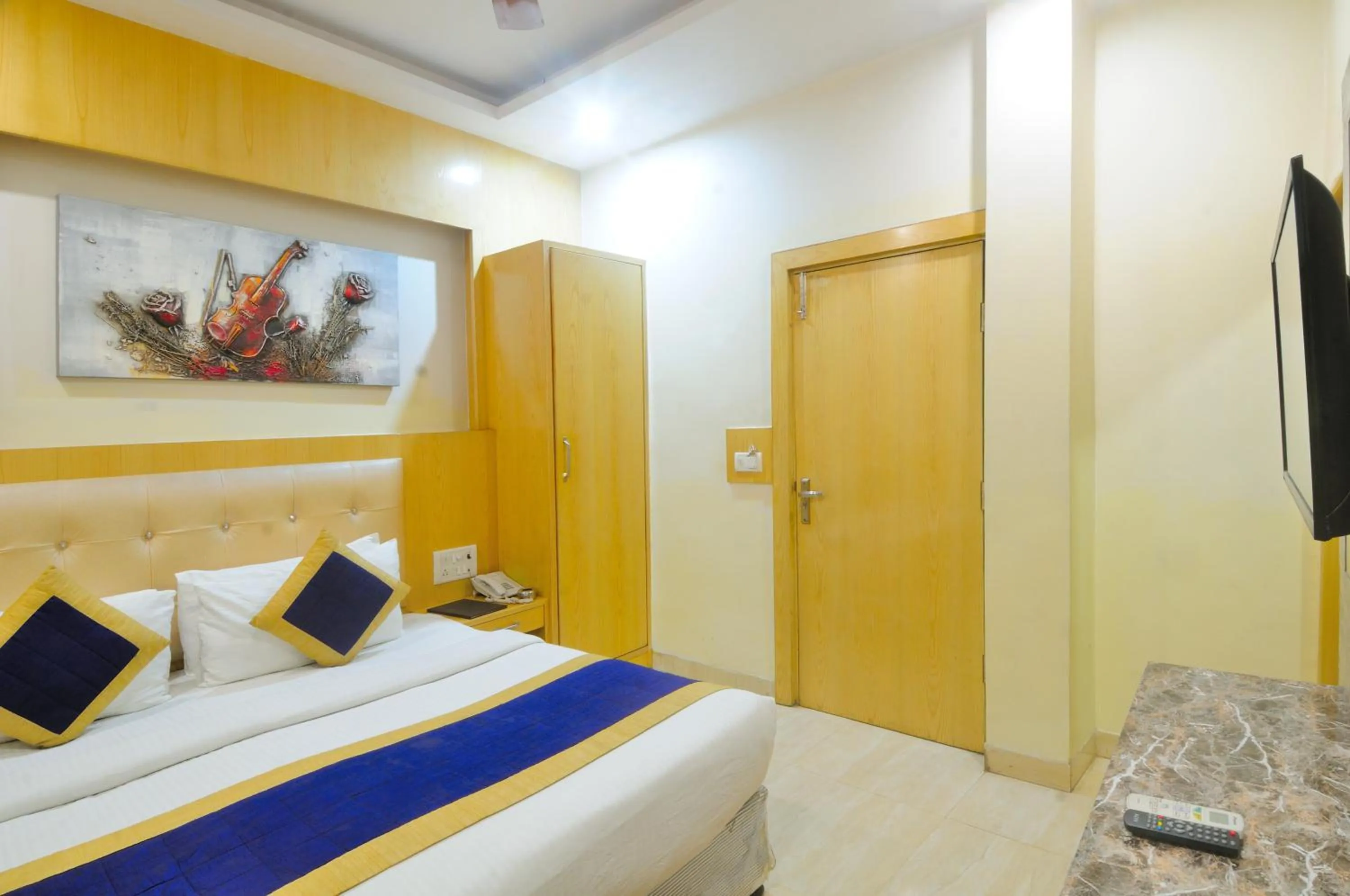 Bed in Hotel Prince Palace Deluxe - New Delhi