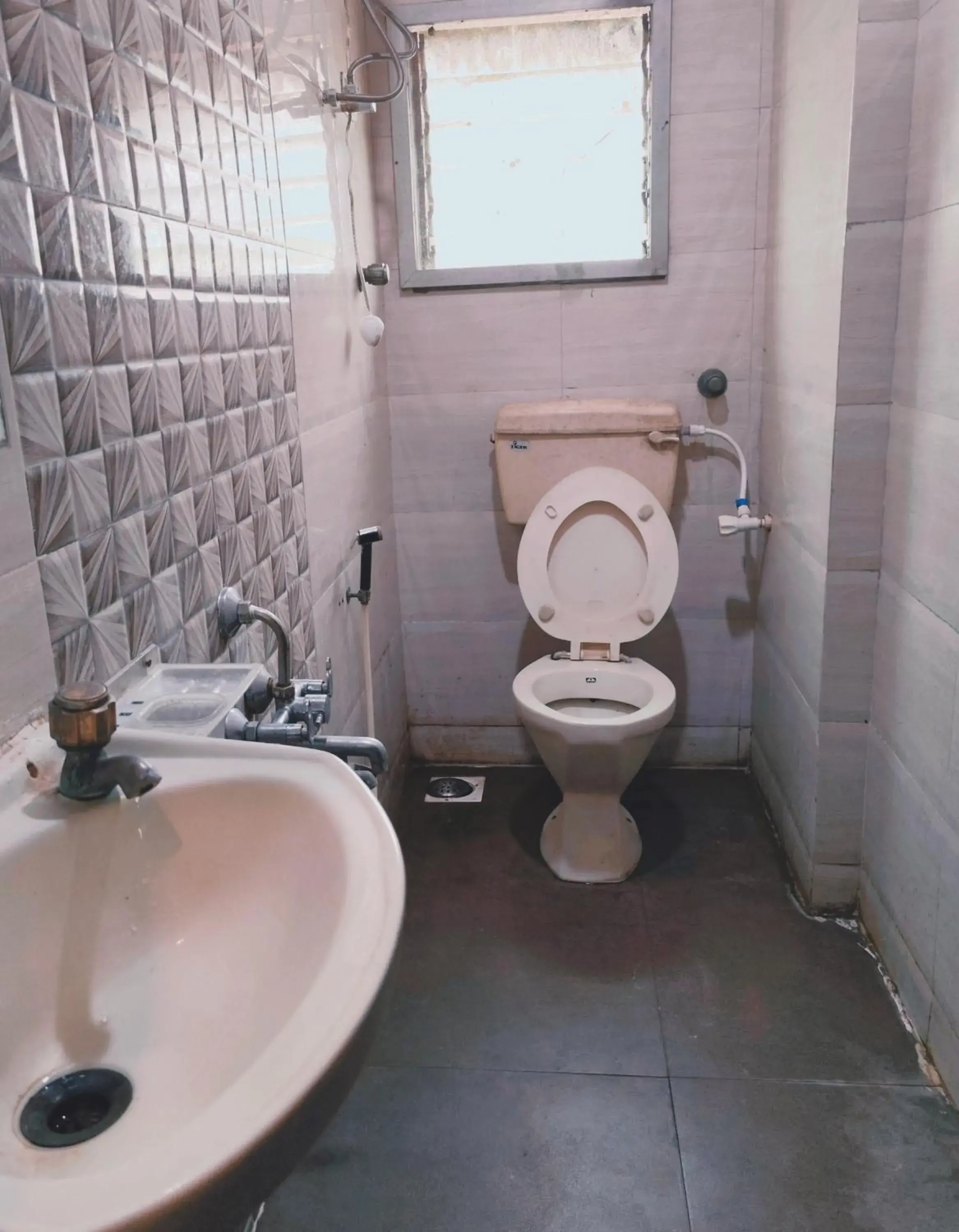 Budget Double Room in Hotel mahalaxmi Budget Double Room in Hotel mahalaxmi
