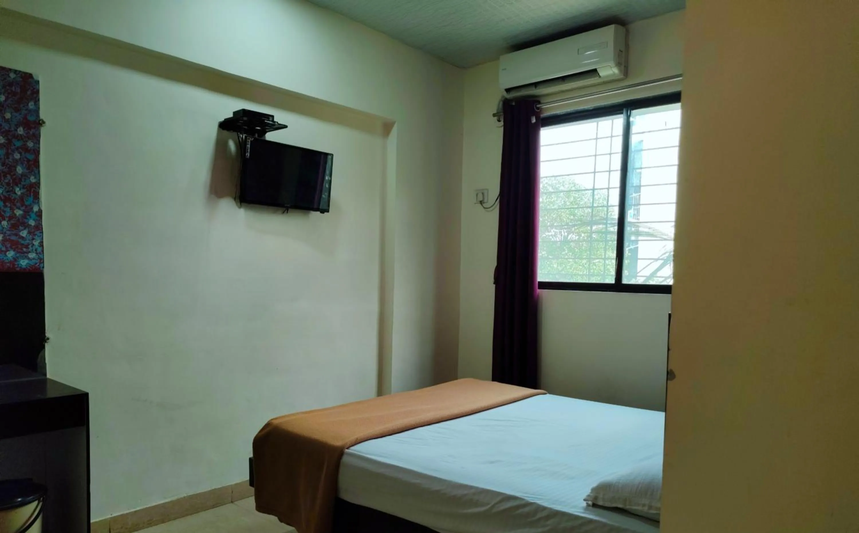 Deluxe Room in Hotel mahalaxmi