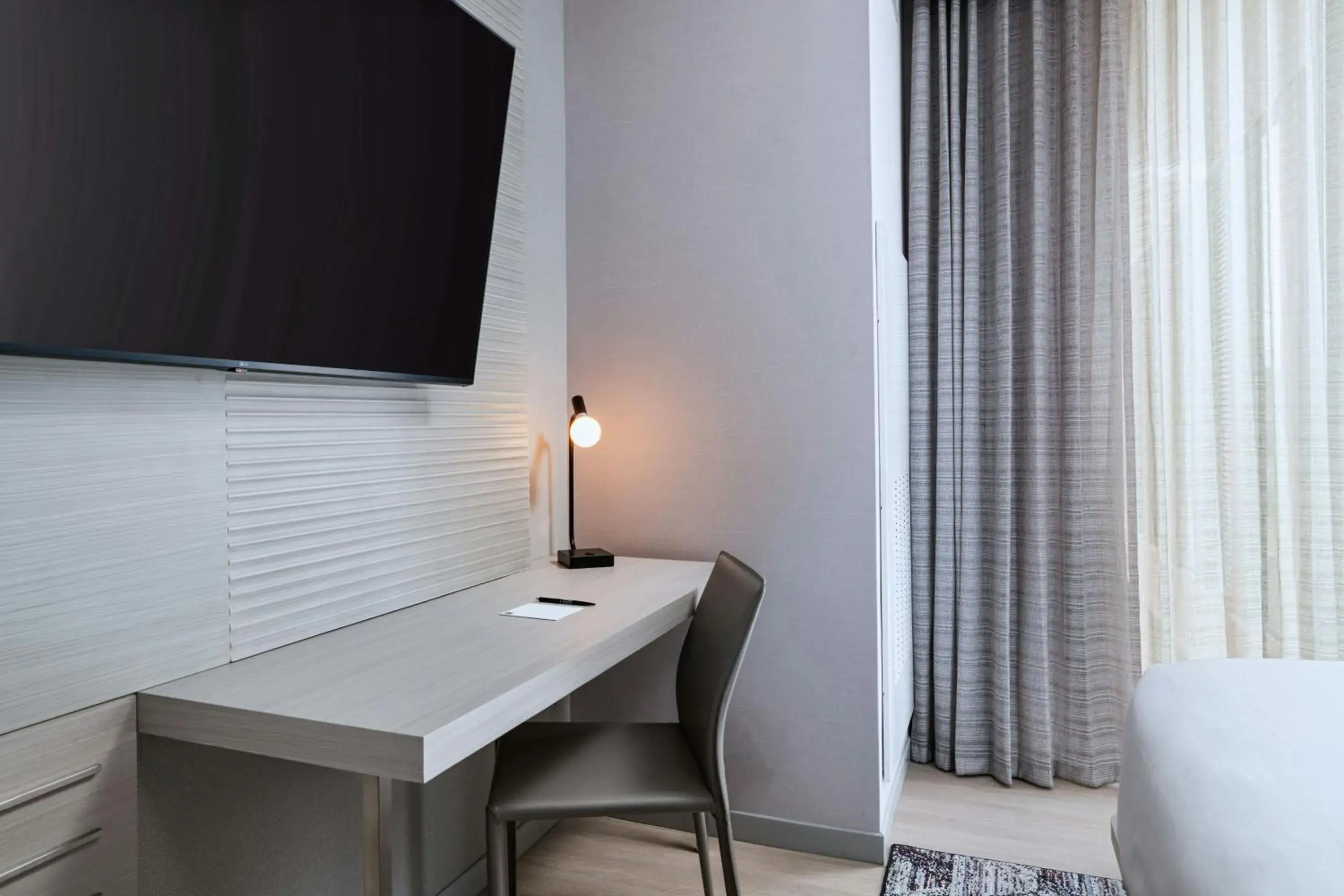 Metro King Room in AC Hotel by Marriott Phoenix North Norterra Metro King Room in AC Hotel by Marriott Phoenix North Norterra