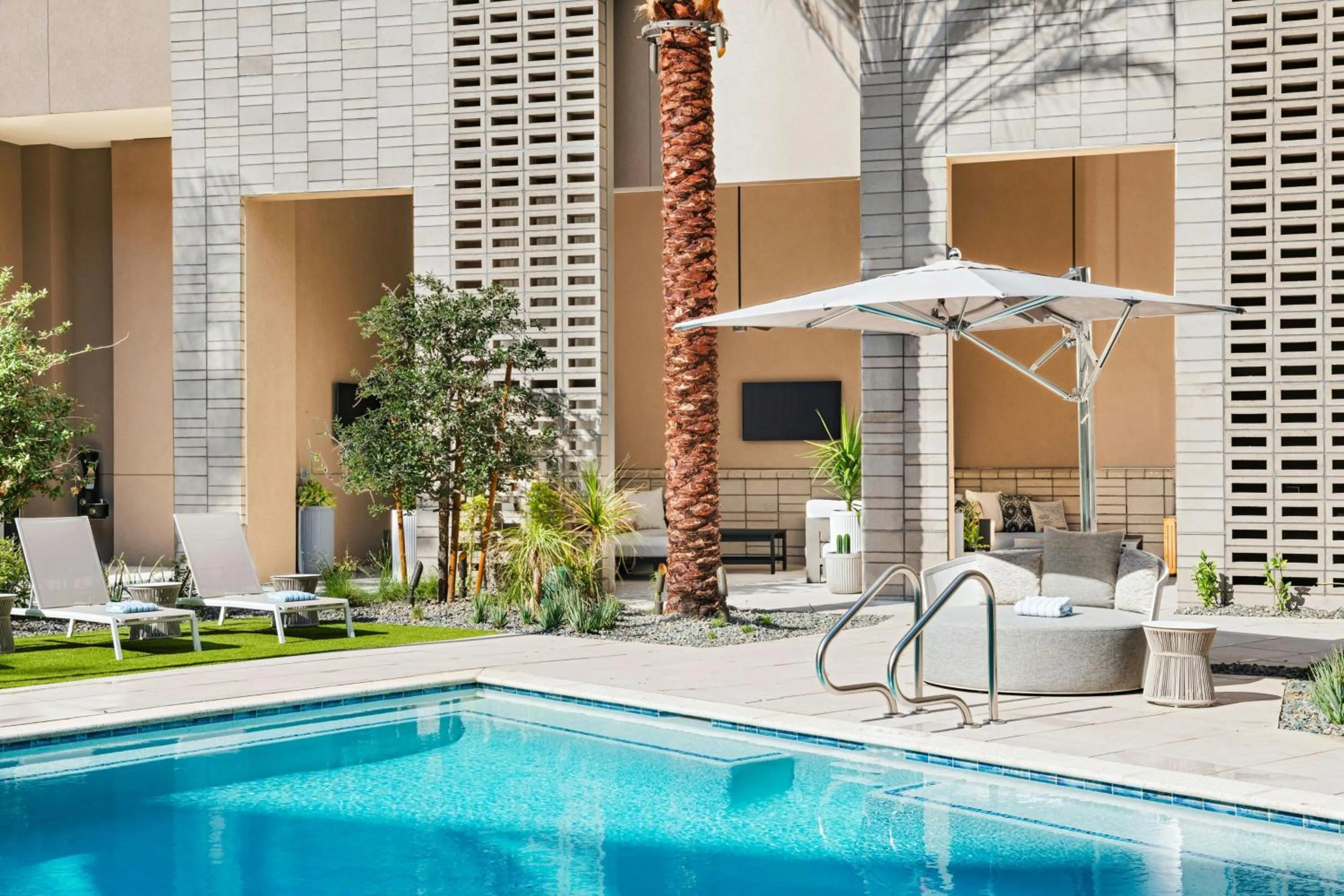 Swimming pool in AC Hotel by Marriott Phoenix North Norterra