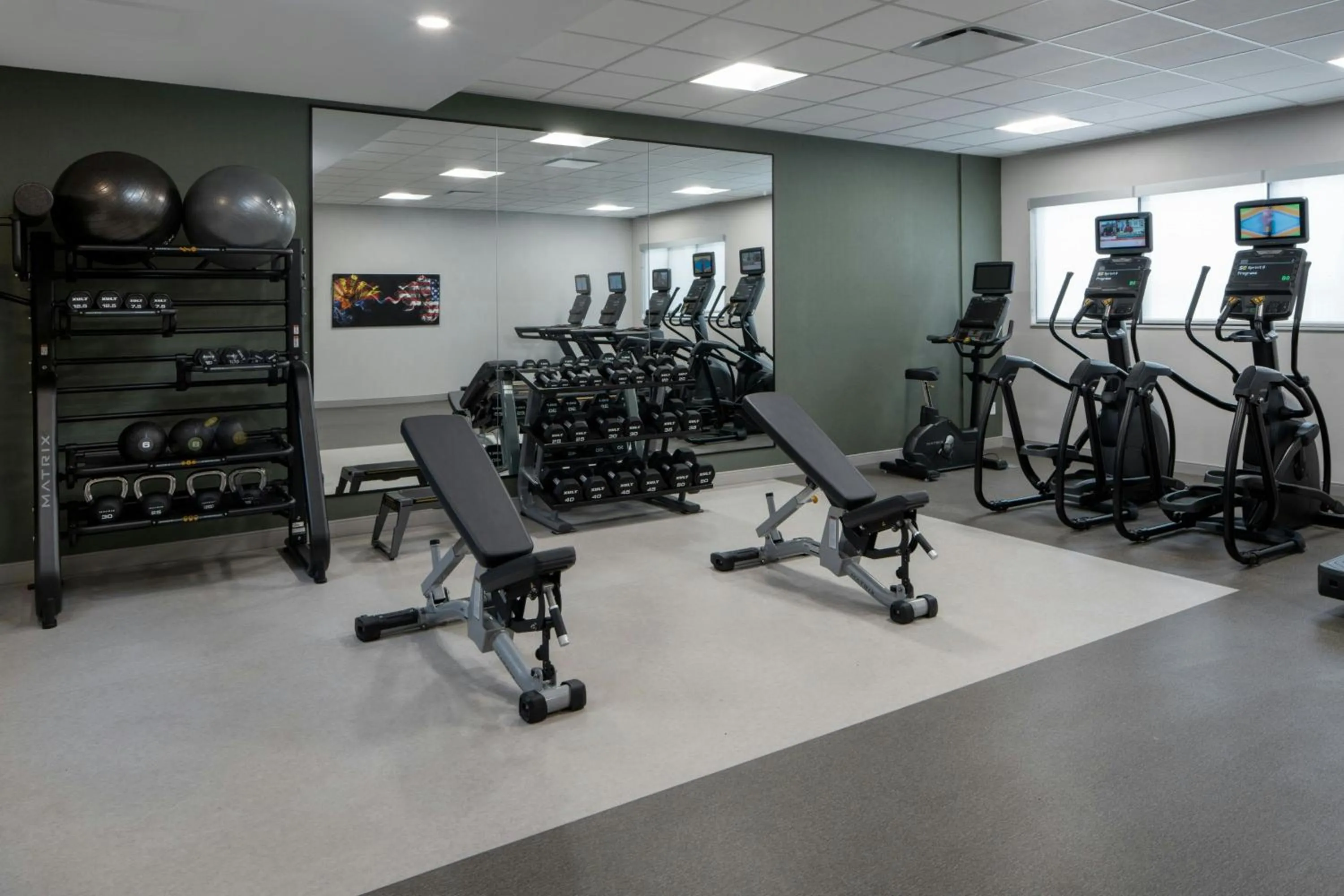 Fitness centre/facilities in TownePlace Suites Surprise Prasada