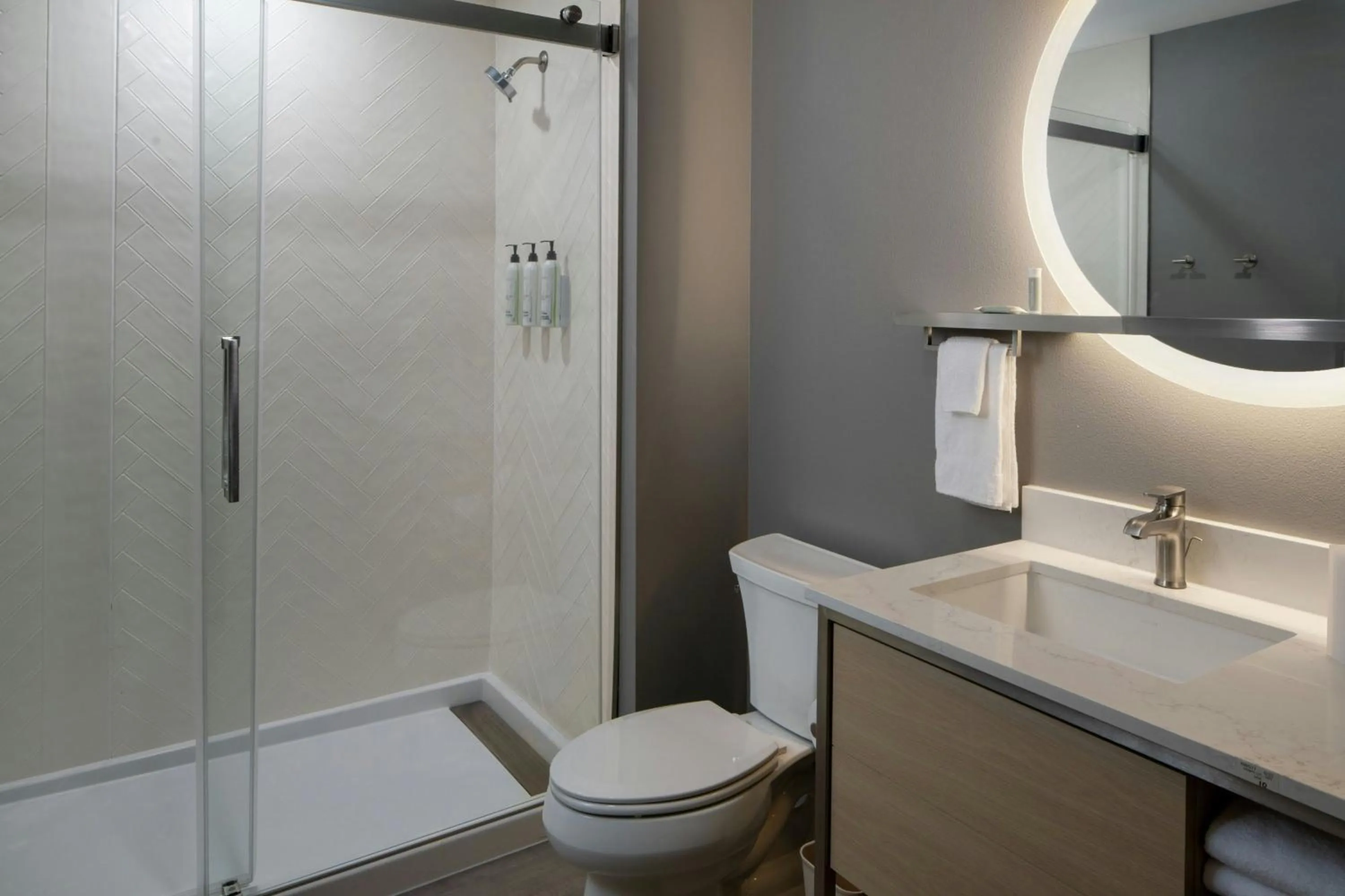 Bathroom in TownePlace Suites Surprise Prasada