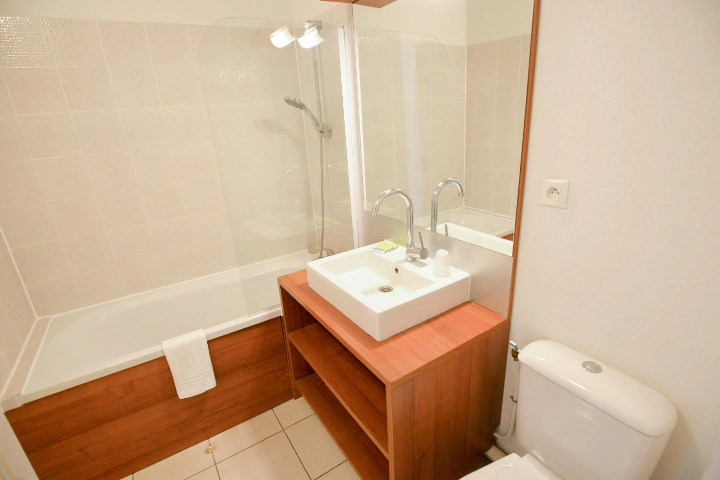 Bathroom in La Résidence du Château de Jouarres