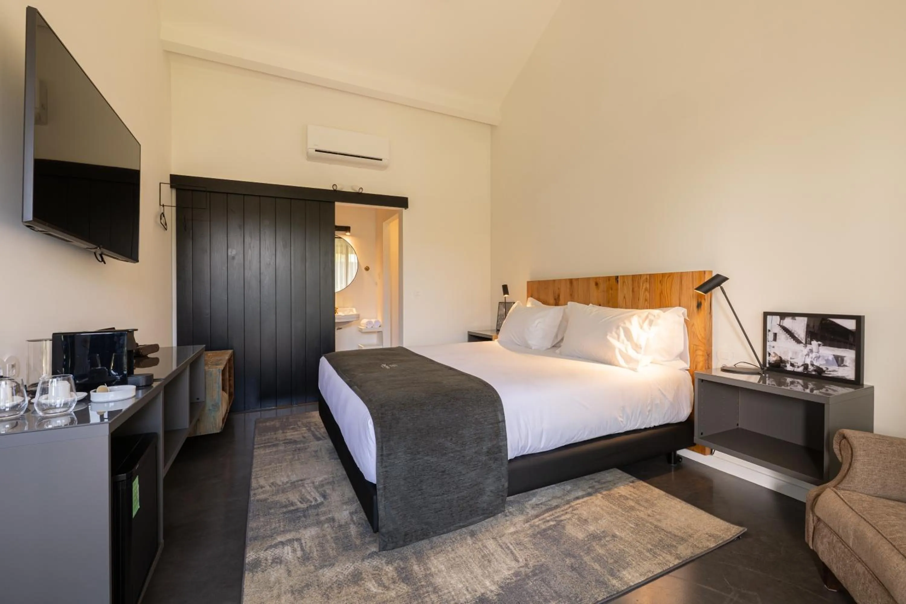 Bed in CasaNova Farmhouse