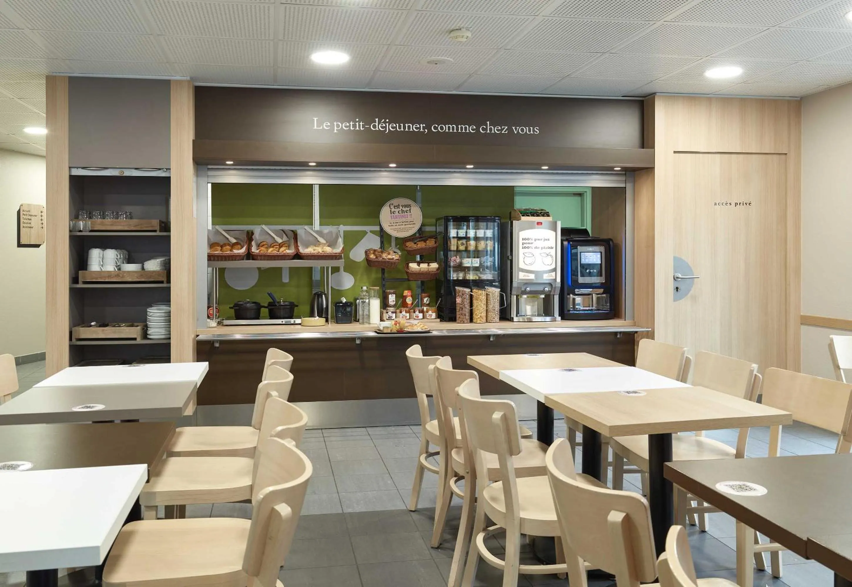 Restaurant/places to eat in B&B HOTEL Orly Chevilly Marché International