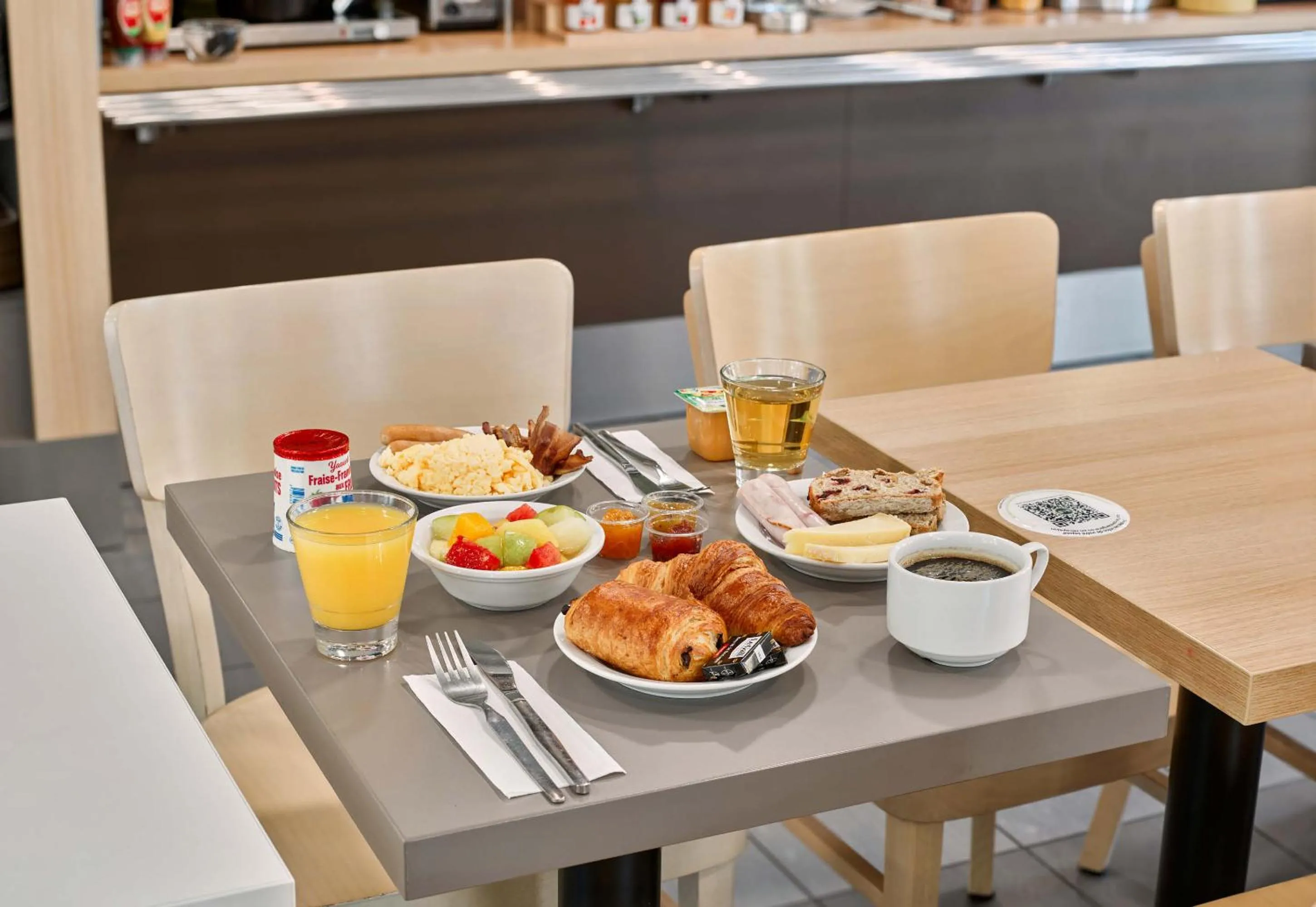 Breakfast in B&B HOTEL Orly Chevilly Marché International