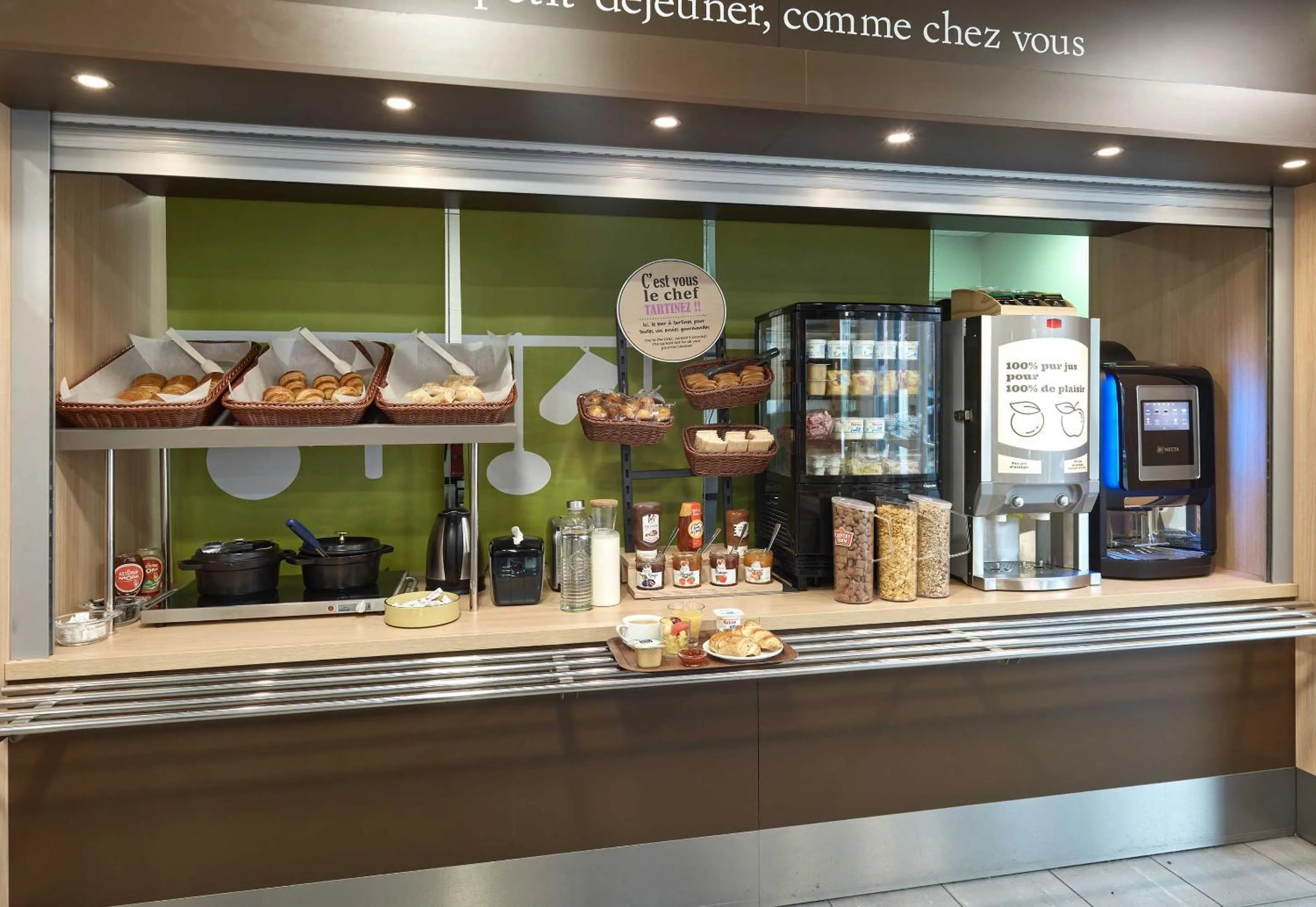 Restaurant/places to eat in B&B HOTEL Orly Chevilly Marché International