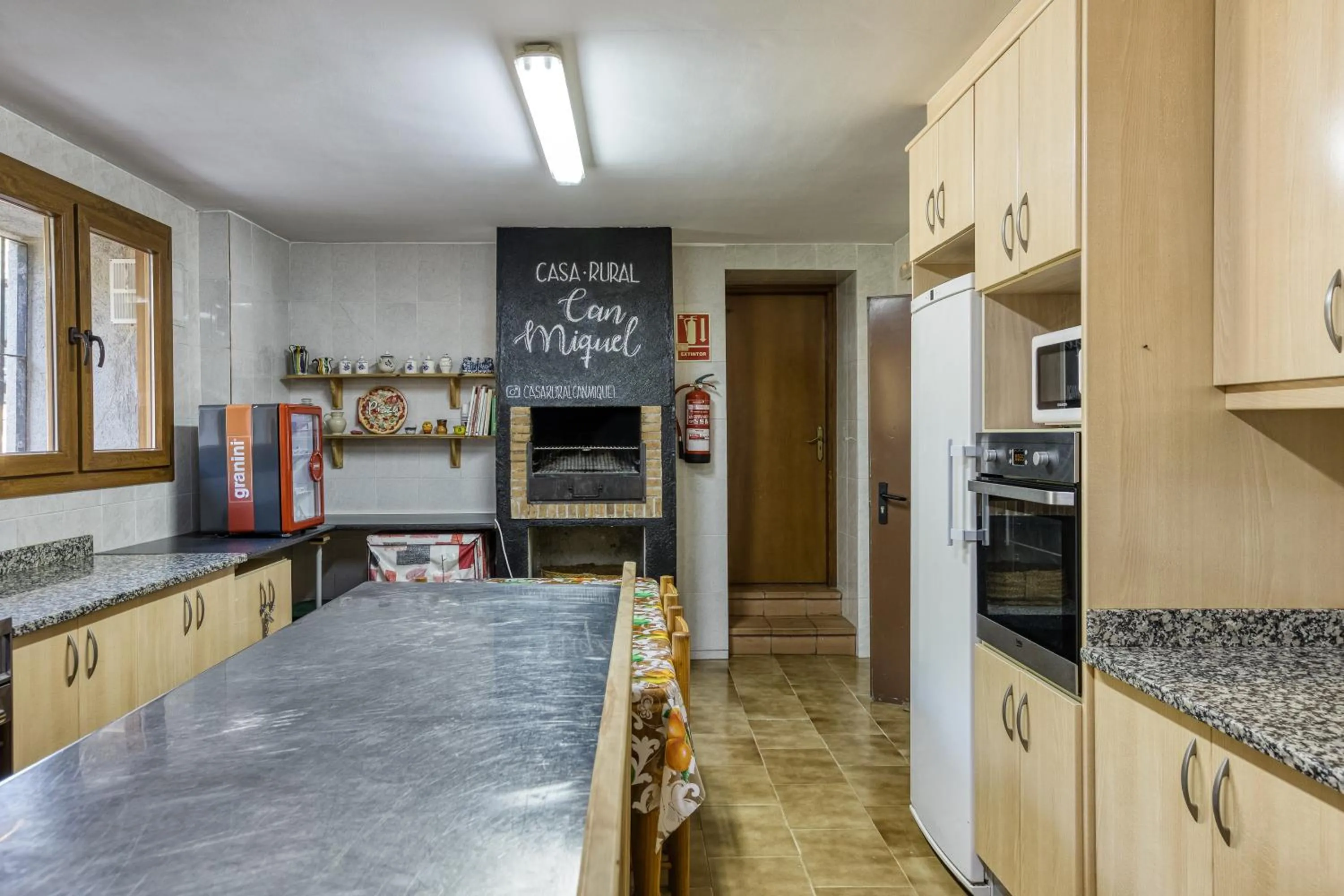 Kitchen or kitchenette in Casa Rural Can Miquel