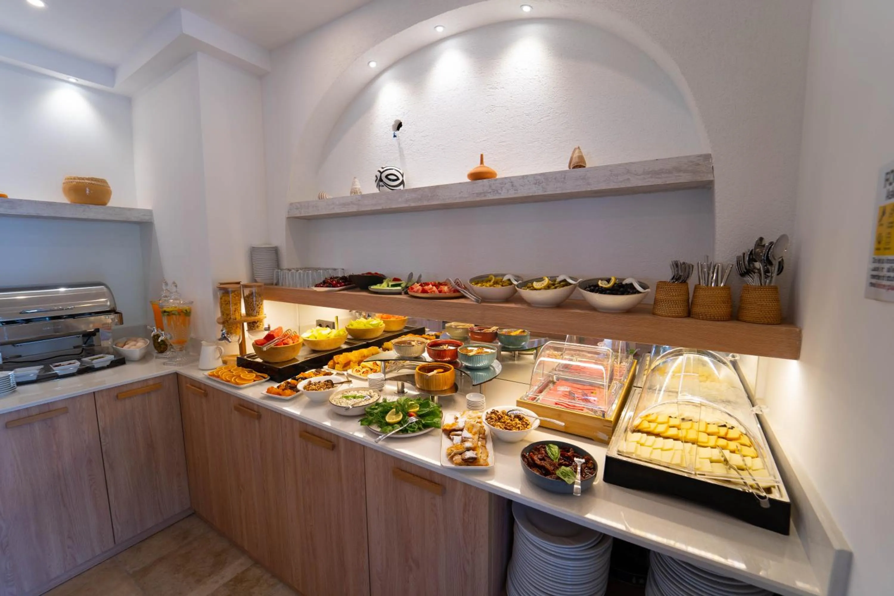 Buffet breakfast in Hotel Club-E