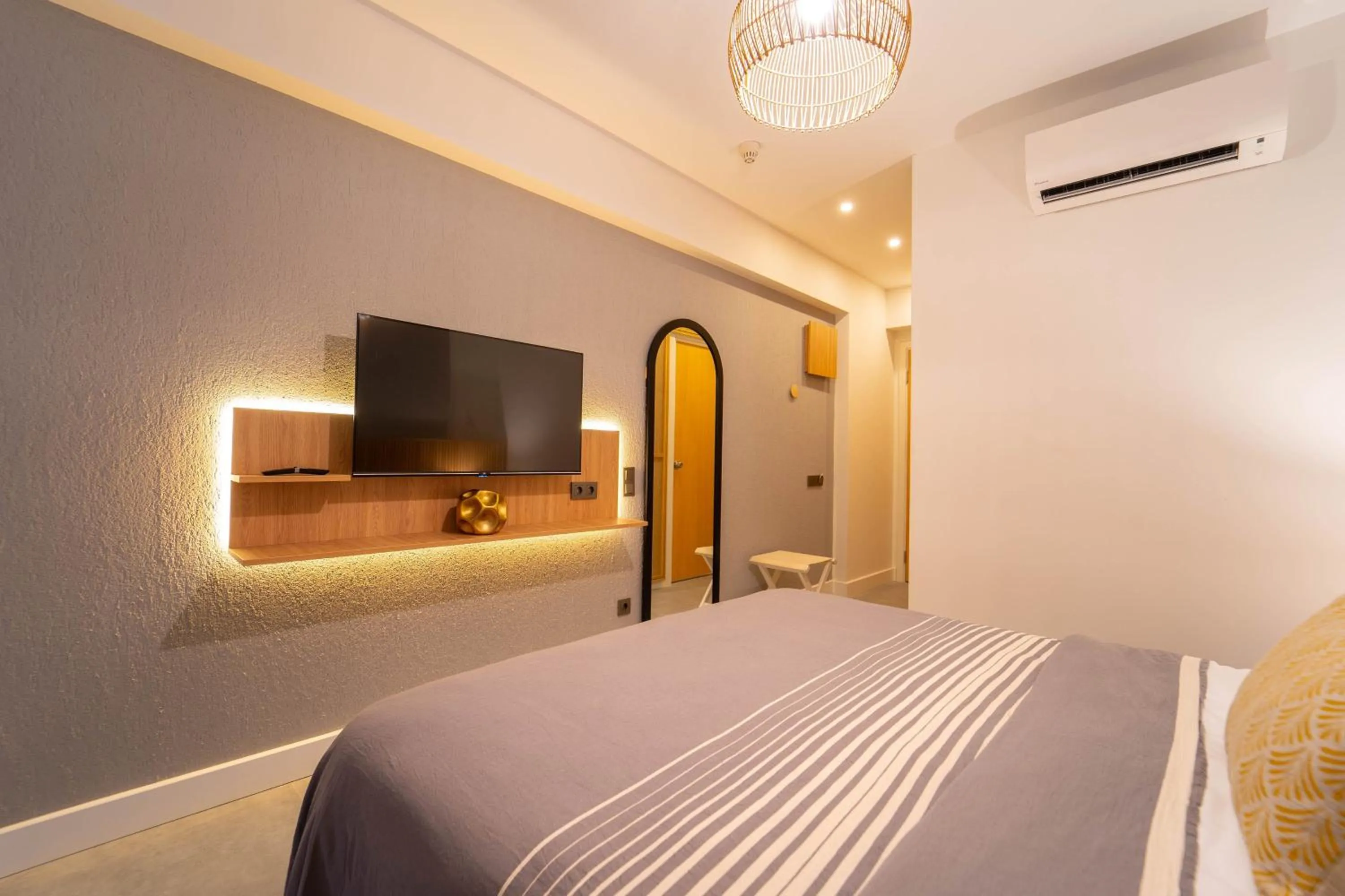 Photo of the whole room, Bed in Hotel Club-E