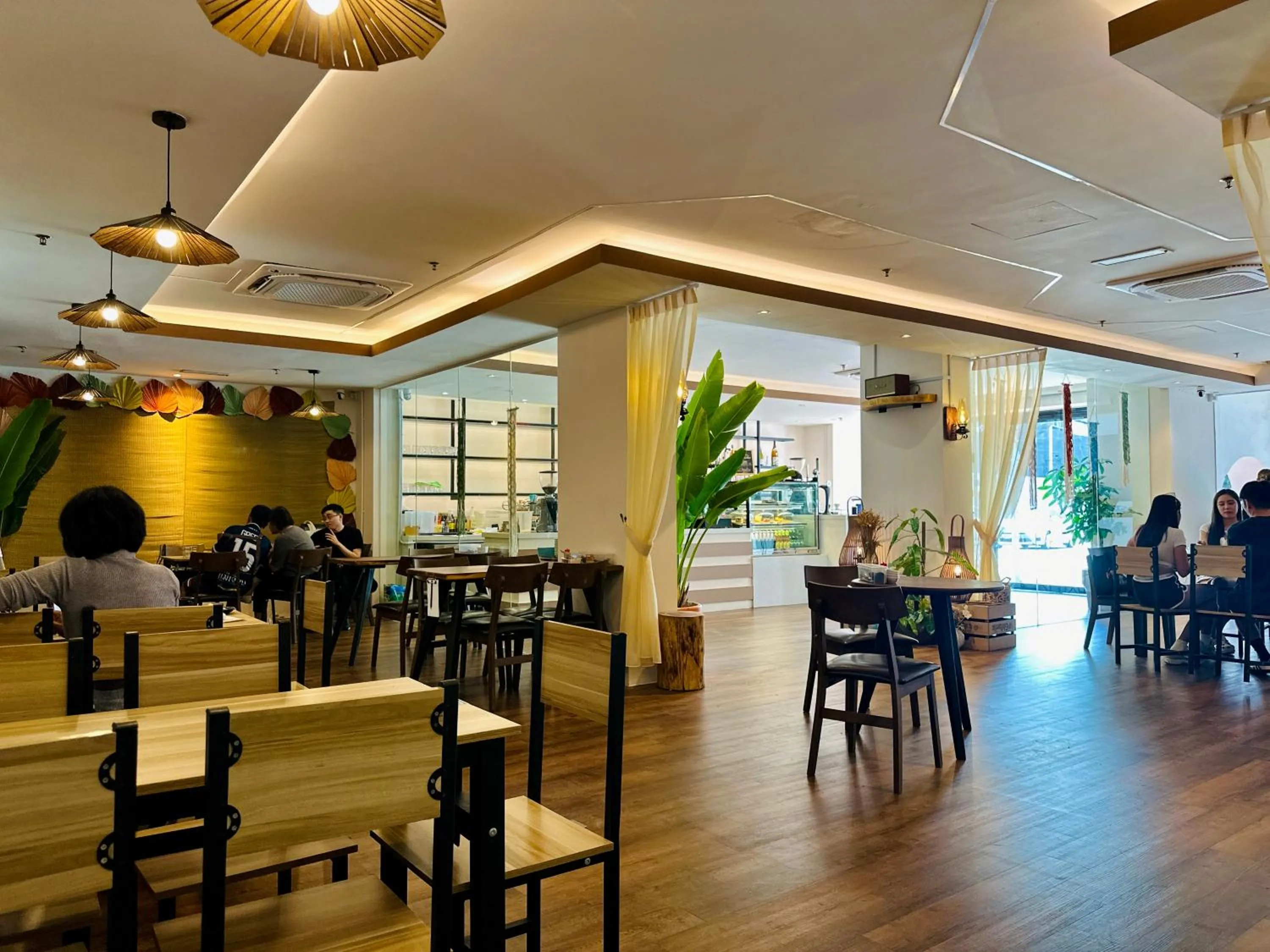 Restaurant/places to eat in C Y C Heritage Hotel