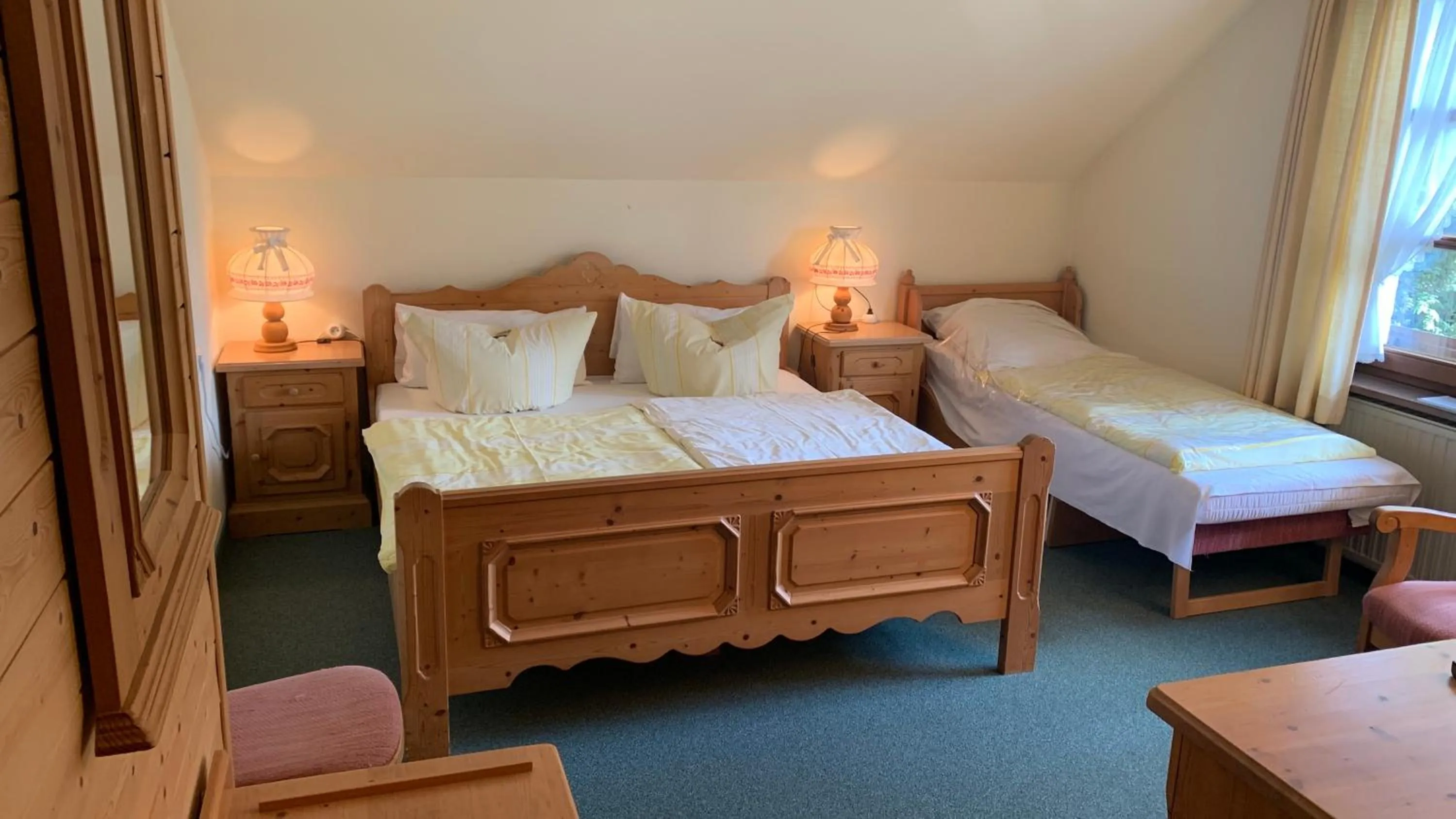 Shower, Bed in Hotel Almenrausch