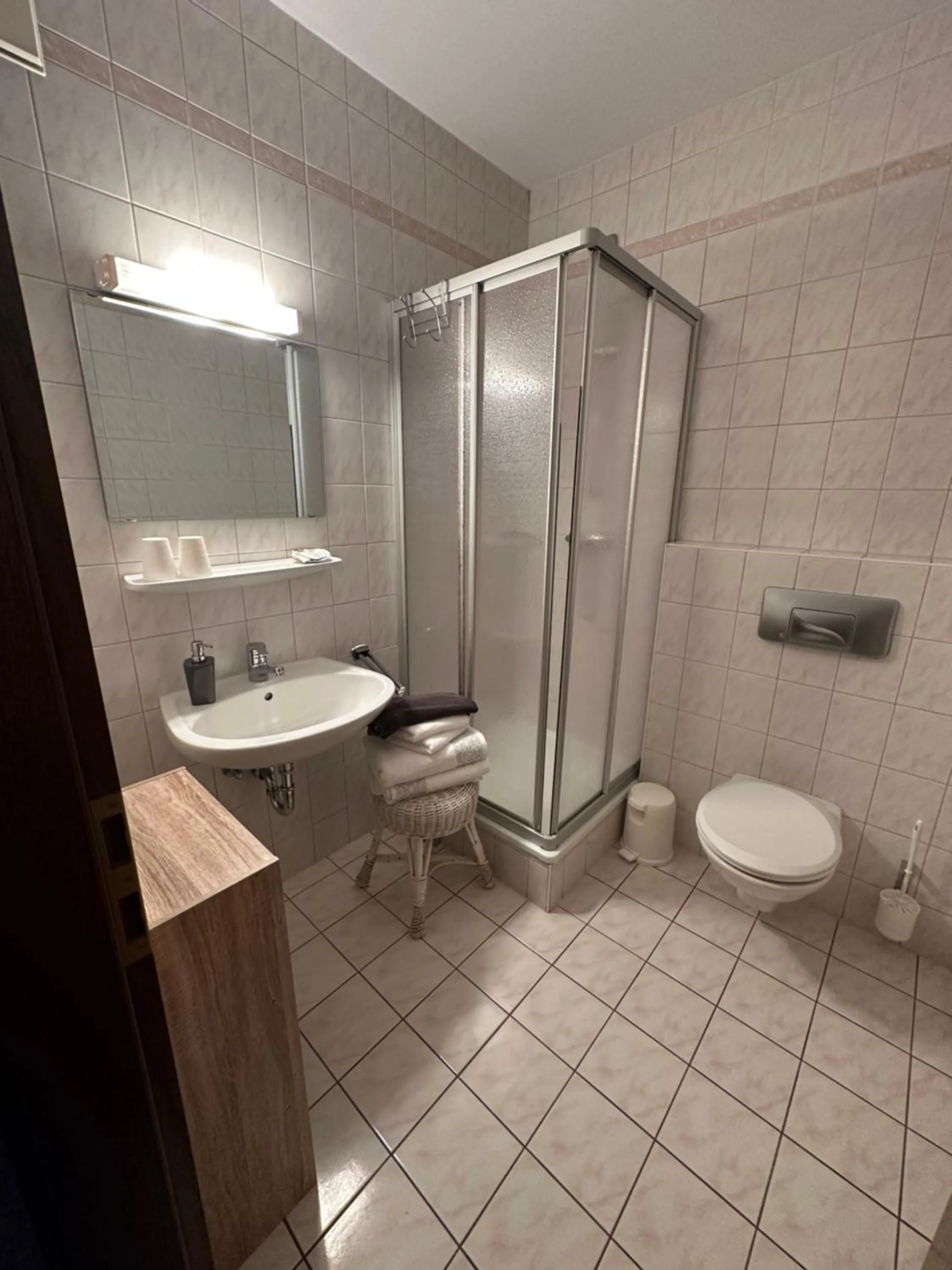 Shower in Hotel Almenrausch