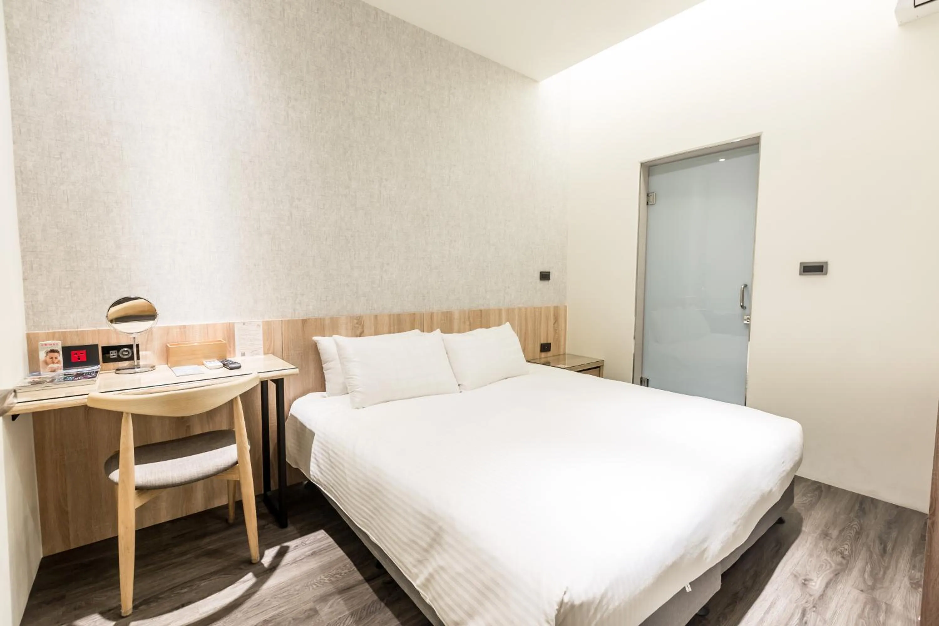 Photo of the whole room, Bed in Traveller-Inn Zhongzheng Library