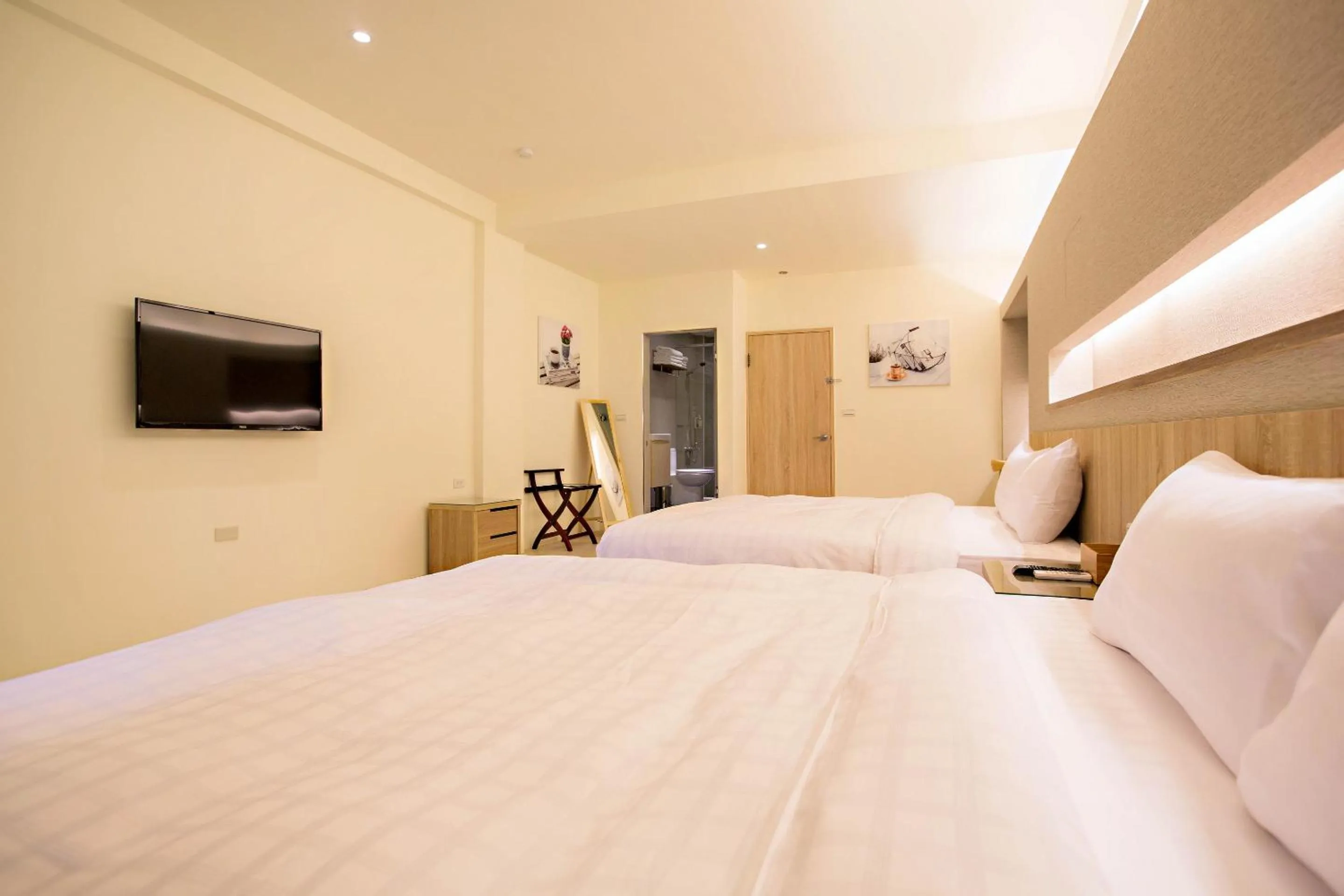 Photo of the whole room, Bed in Traveller-Inn Zhongzheng Library