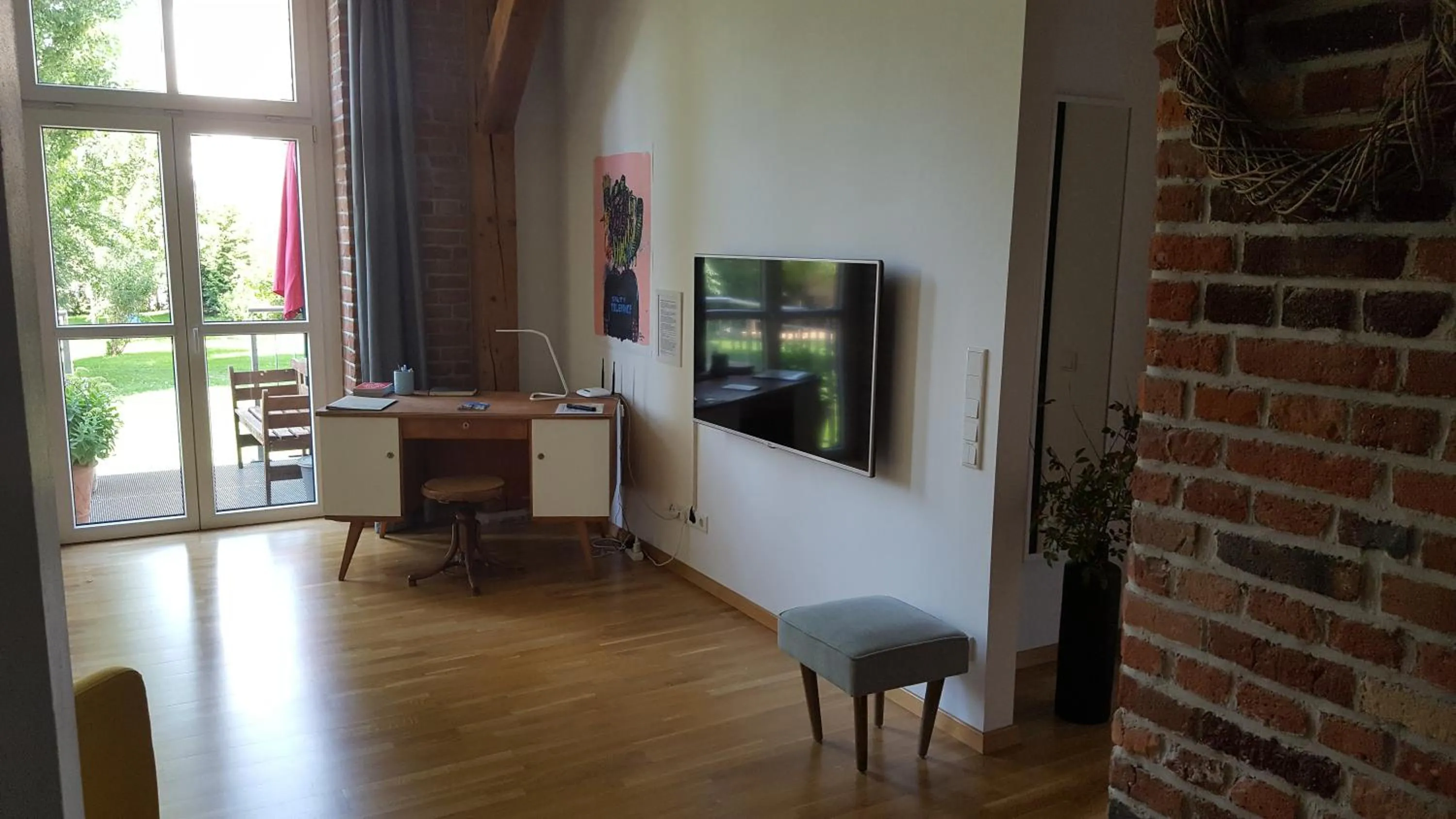 Living room in ARYVE JC Studio - Altstadtnahes Boutique Apartment mit Markenmatratzen auf Hotelniveau inklusive kostenfreiem Parkplatz