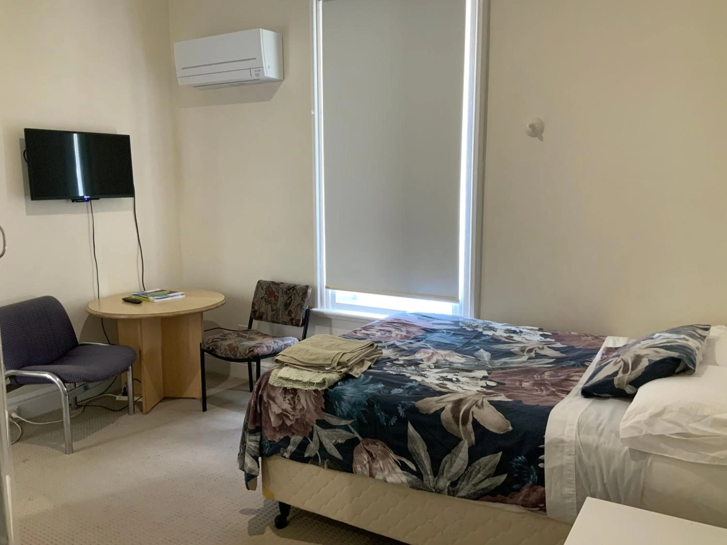 Bed in Northlodge Central City Apartments