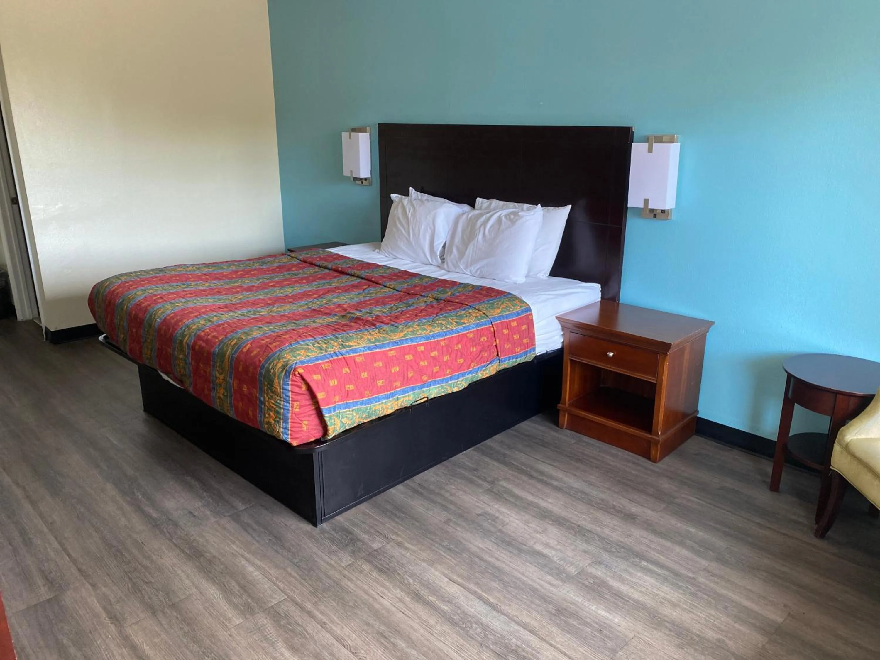 Bed in Havelock inn & suites