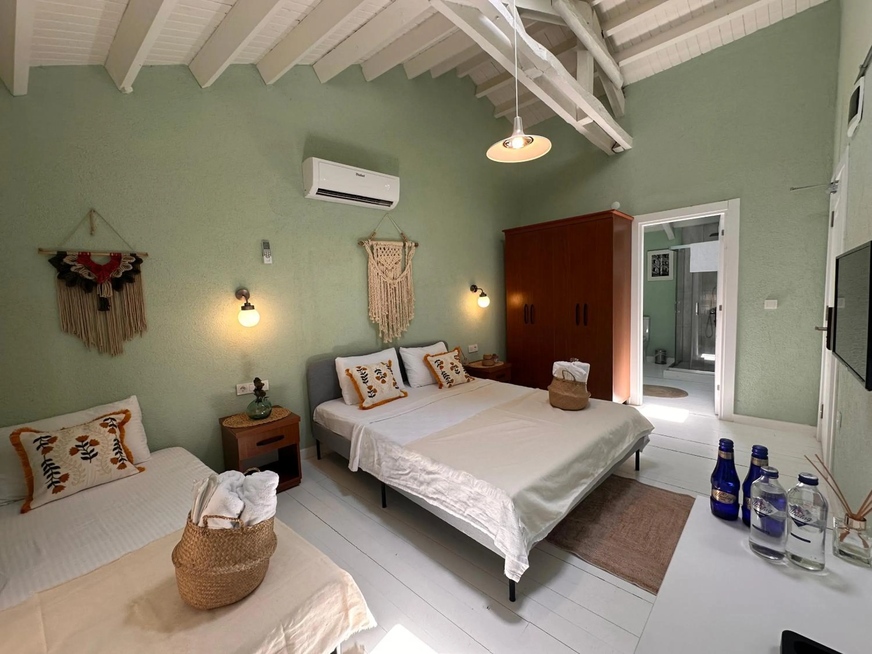 Bed in Hanole Macaron Guest House