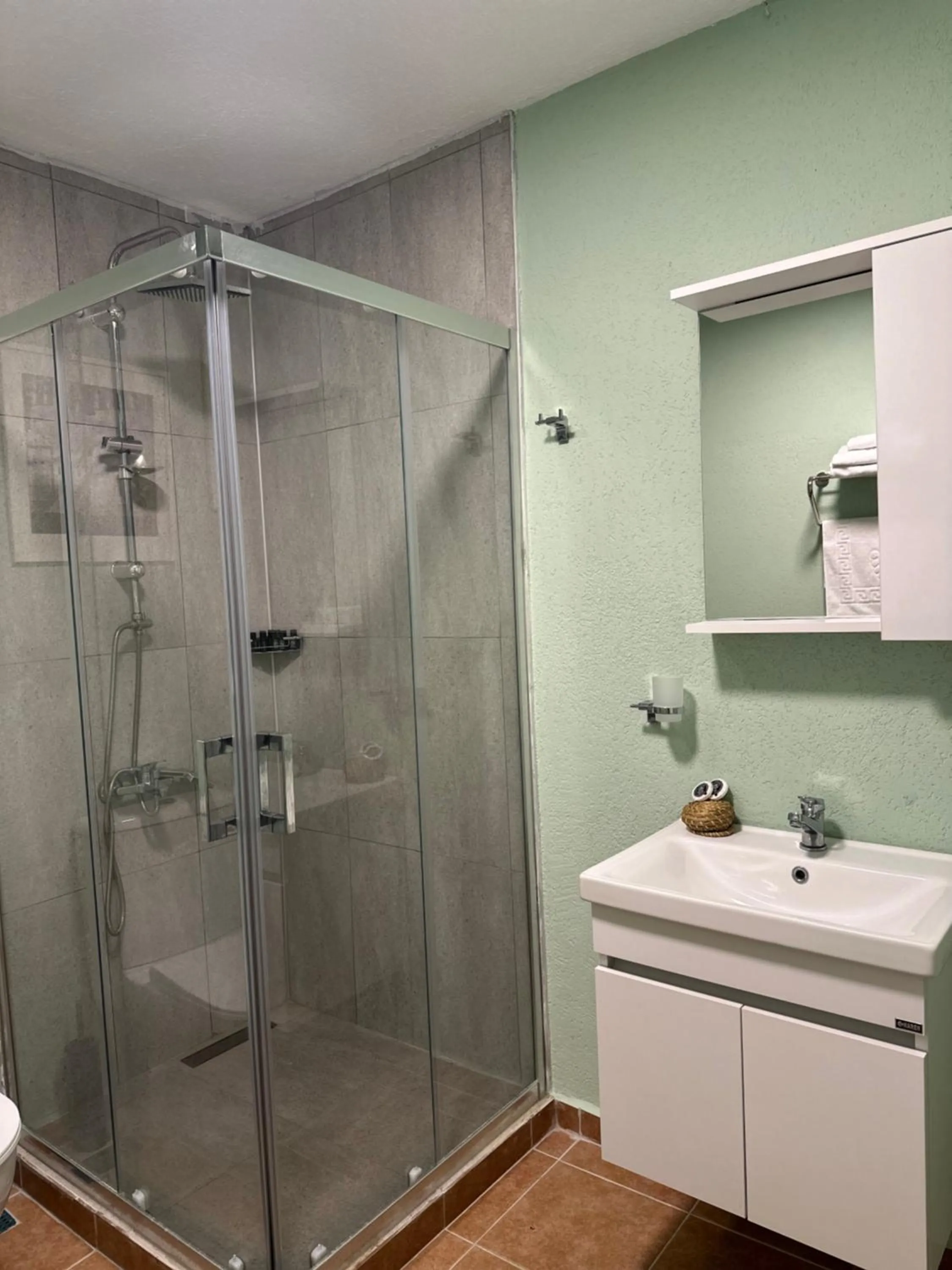 Shower in Hanole Macaron Guest House