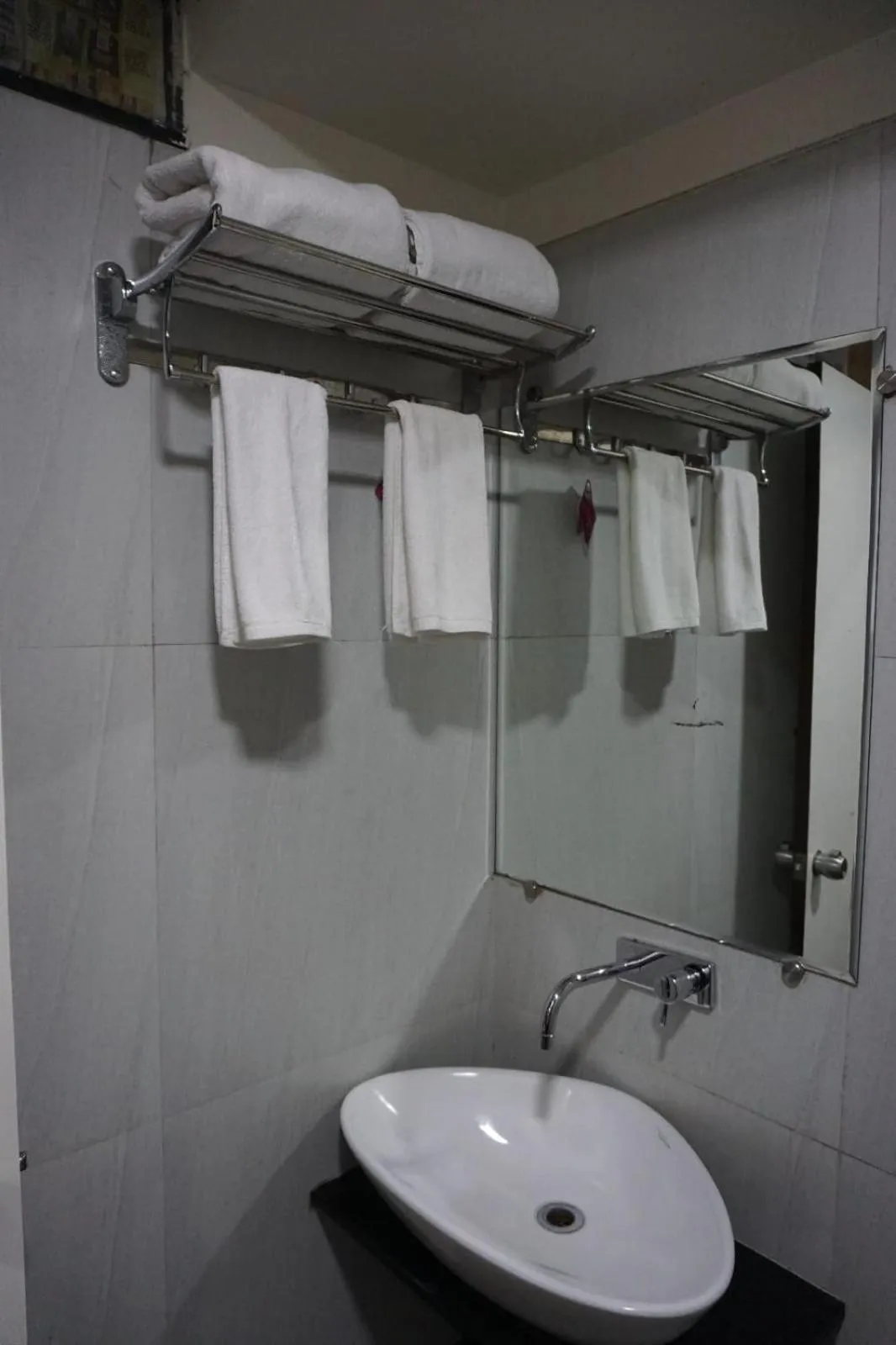 Bathroom in Hotel Yash Executive