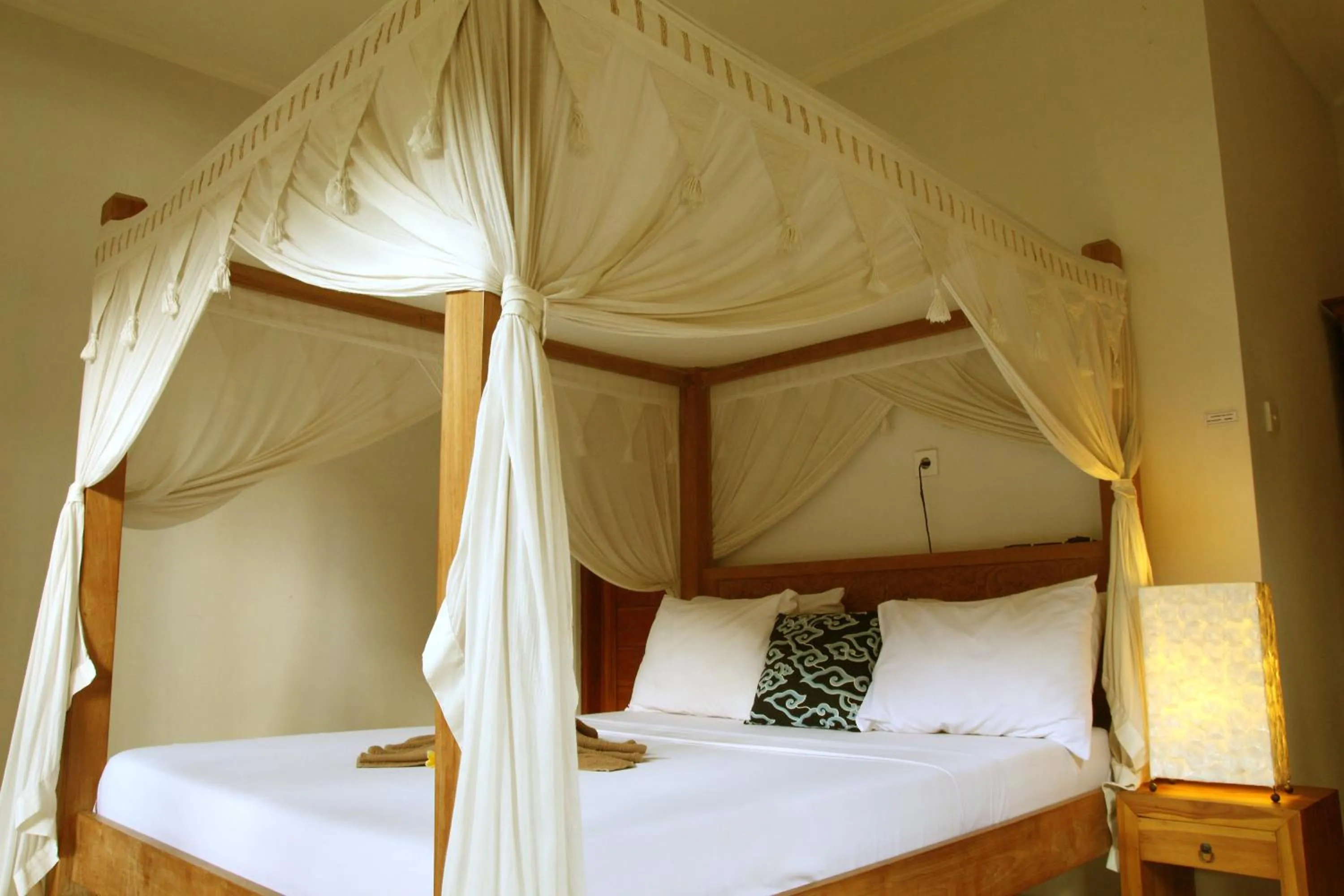 Bed in Suryadina Guest House