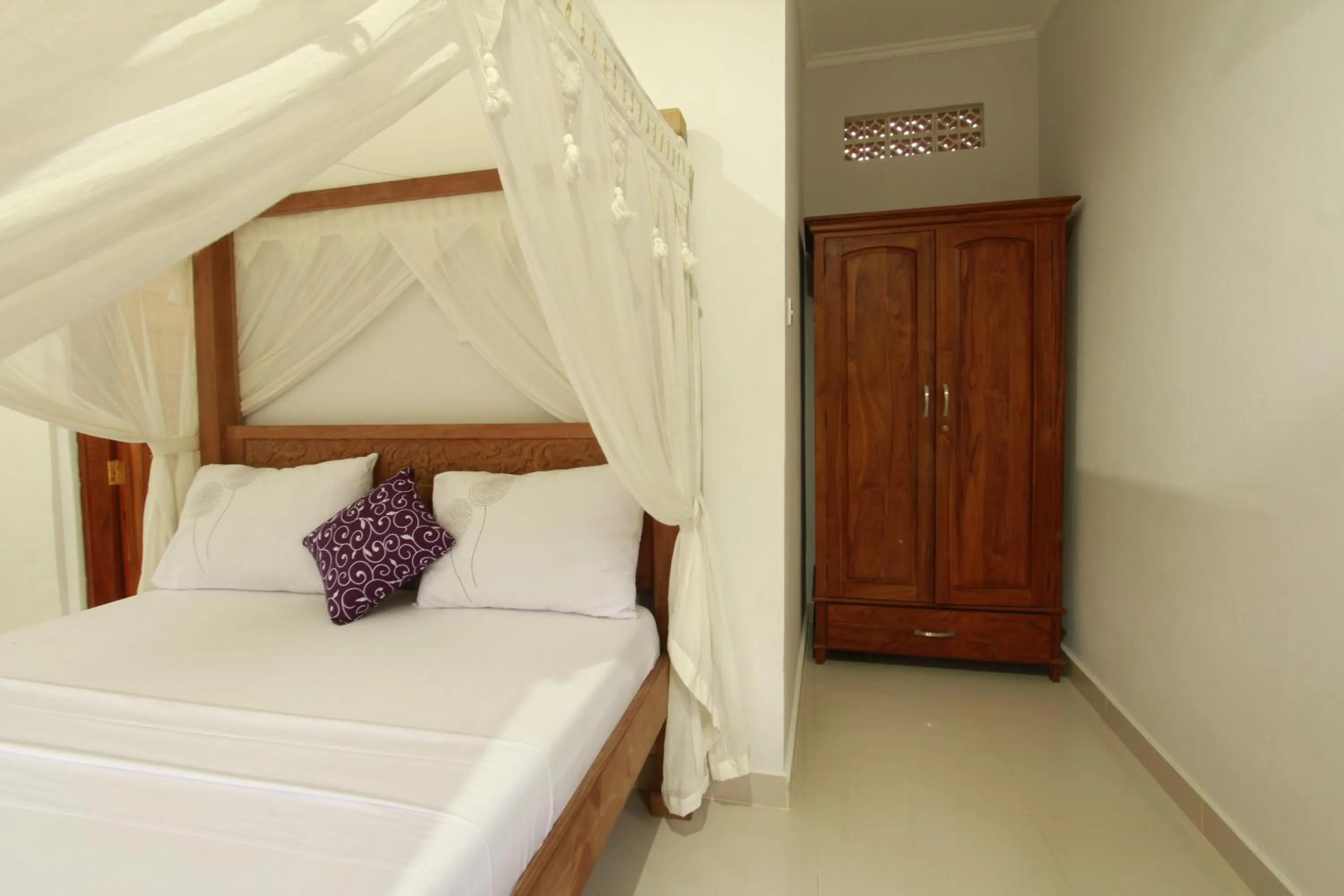 bunk bed, Bed in Suryadina Guest House