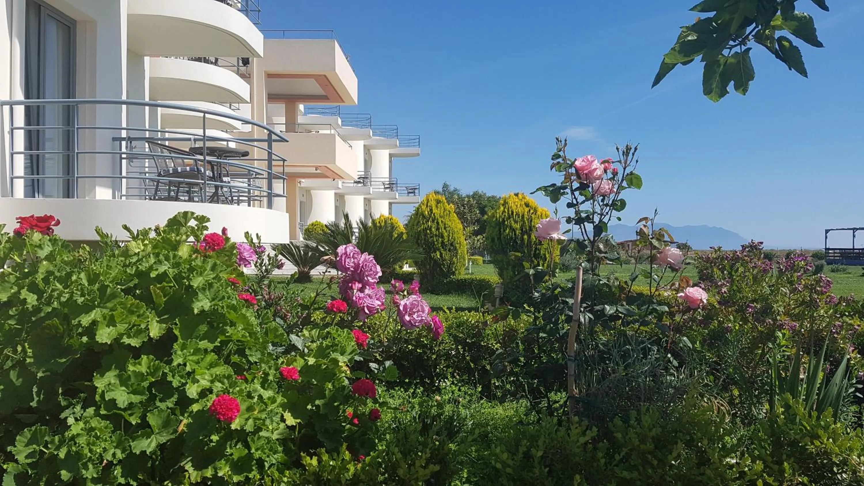 Garden in Ostria Hotel Kakovatos Beach