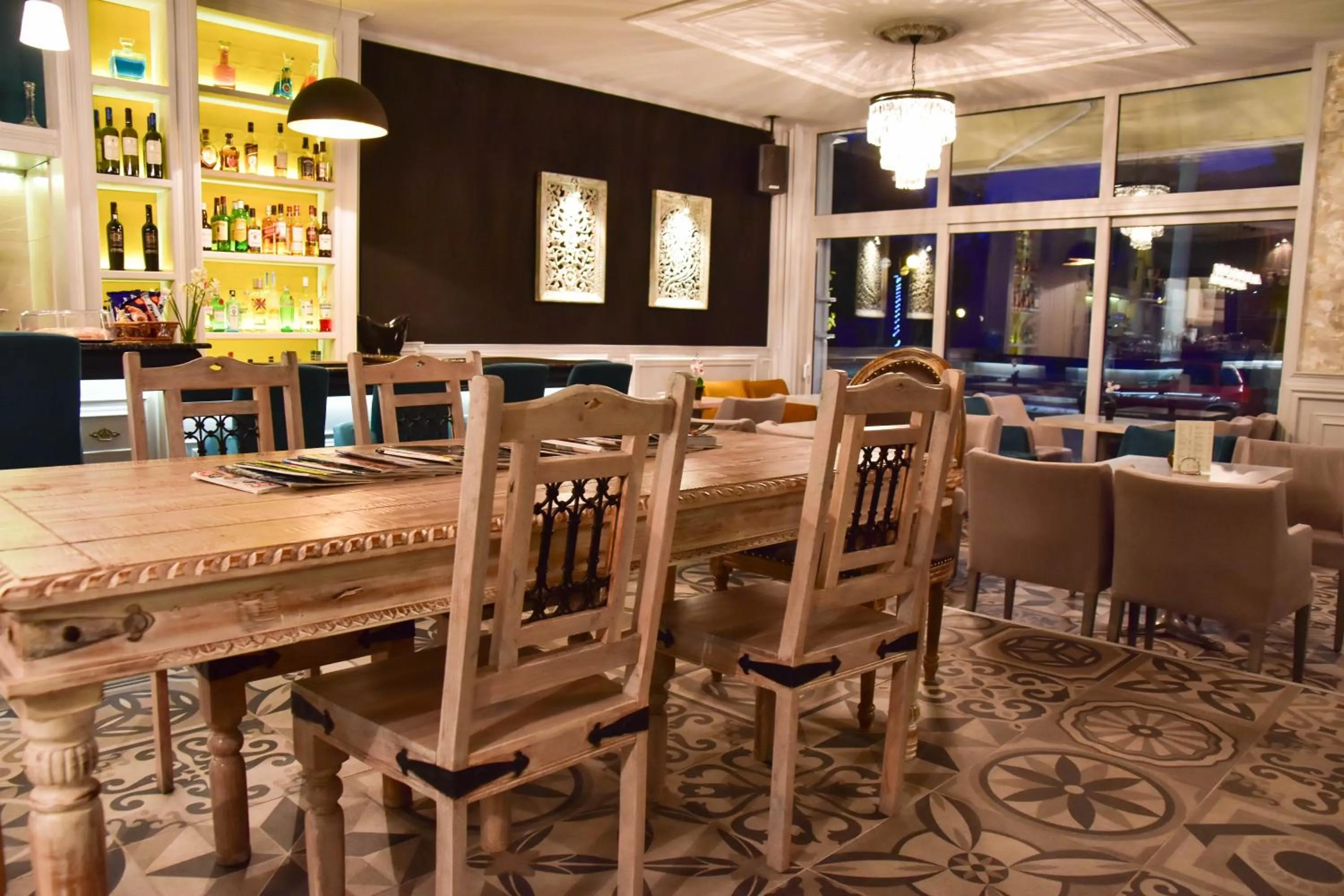 Lounge or bar in Iridanos