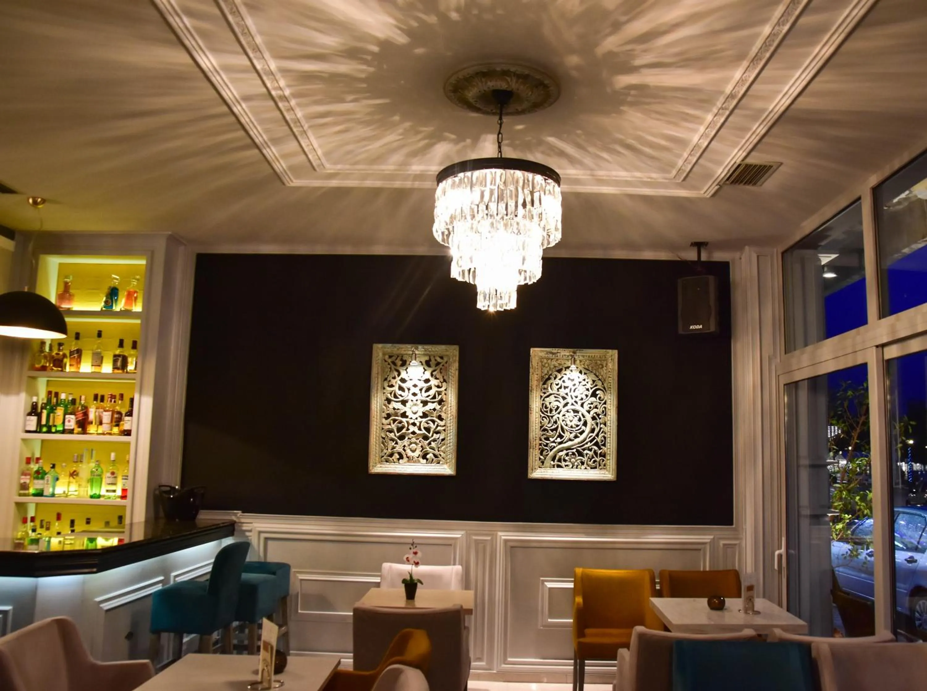 Lounge or bar in Iridanos